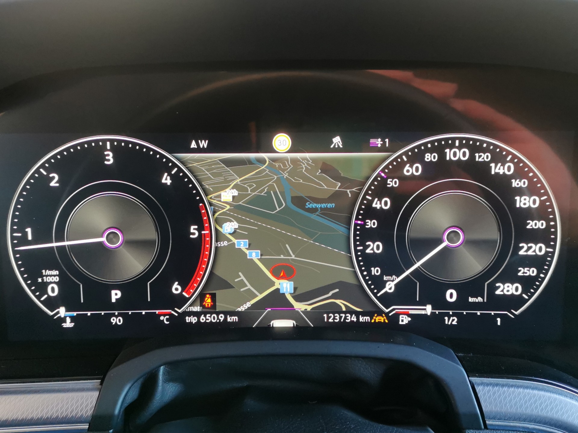 VW Touareg 4.0 V8 TDI R-Line Tiptronic-image-18