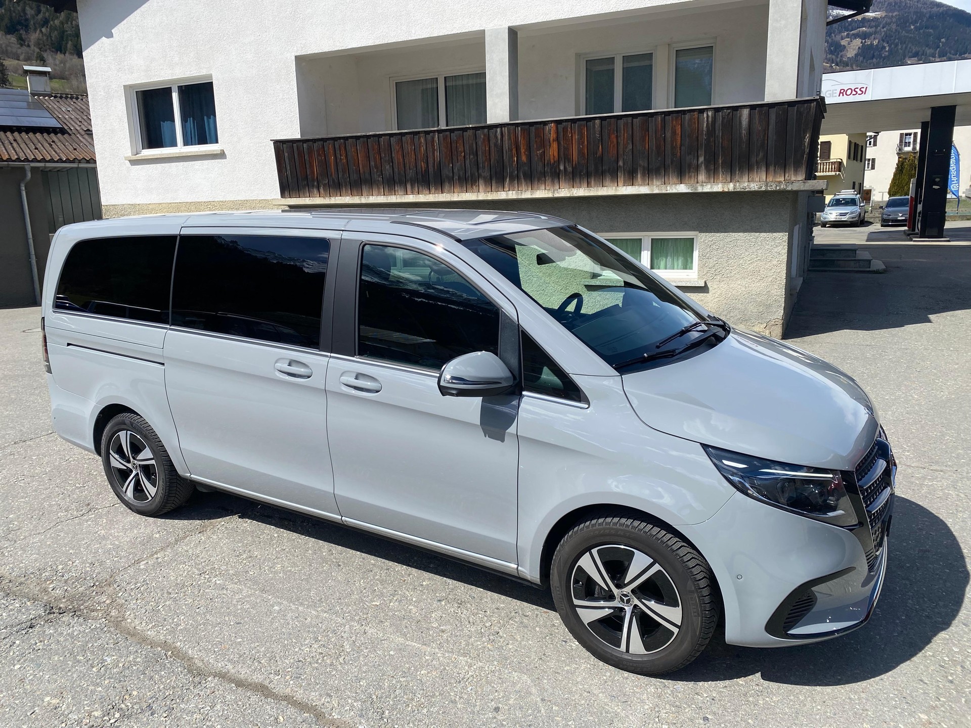 MERCEDES-BENZ V 250 d Avantgarde lang Van 4Matic-image-15