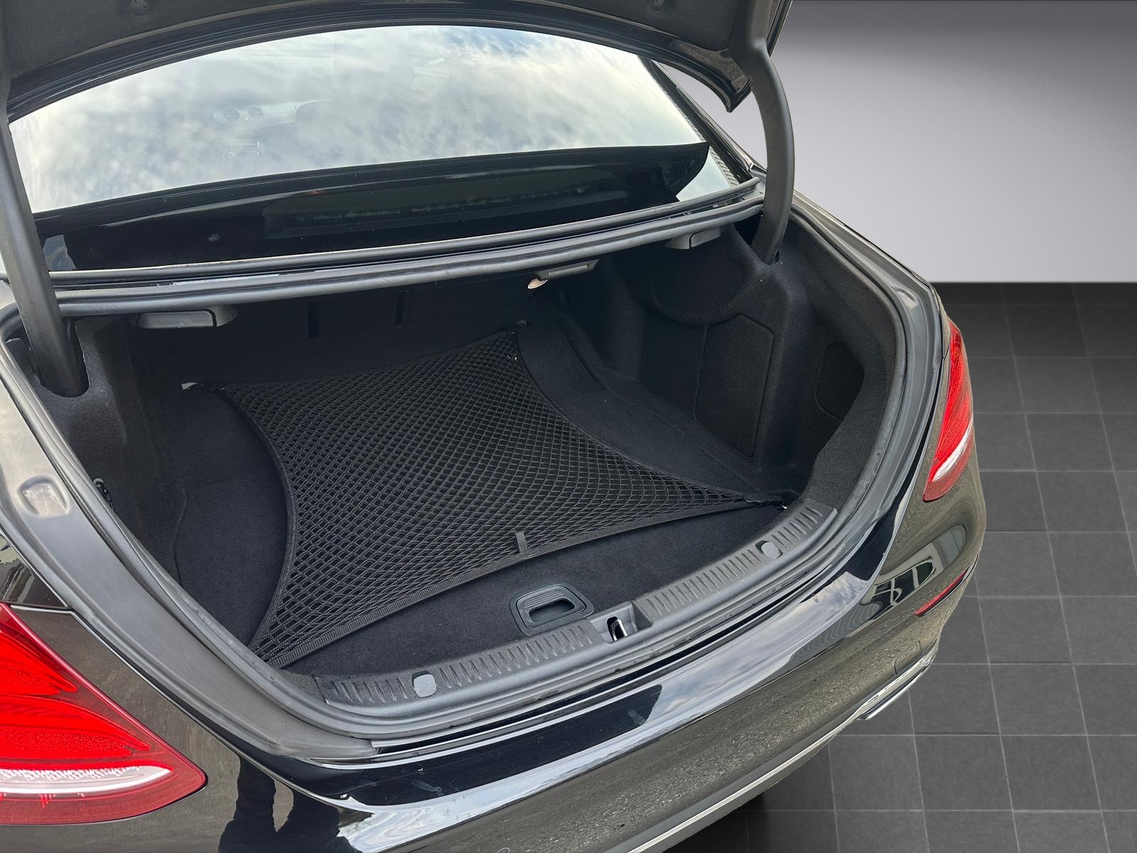 MERCEDES-BENZ E 220 d Avantgarde 9G-Tronic-image-19