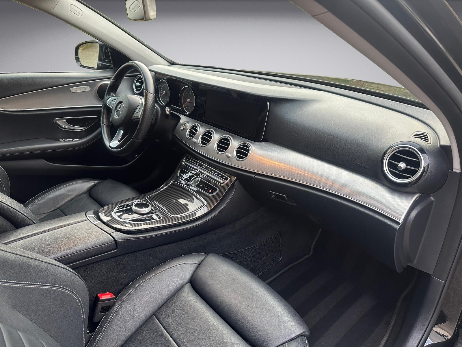 MERCEDES-BENZ E 220 d Avantgarde 9G-Tronic-image-13