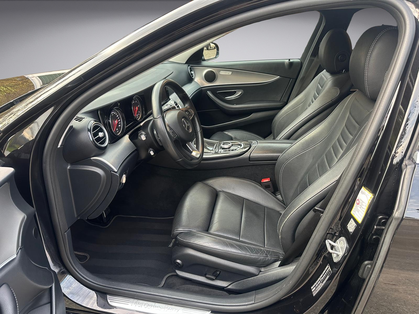 MERCEDES-BENZ E 220 d Avantgarde 9G-Tronic-image-10