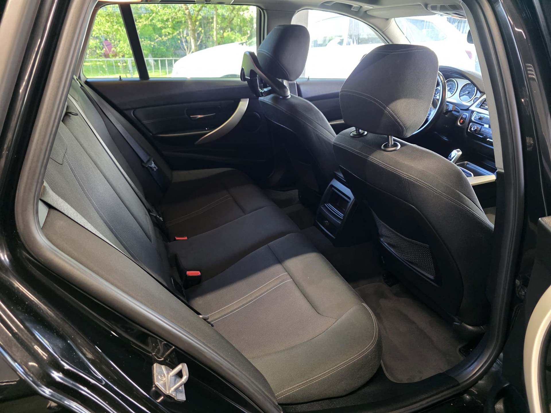 BMW 320d xDrive Touring Edition Luxury Line Steptronic-image-12