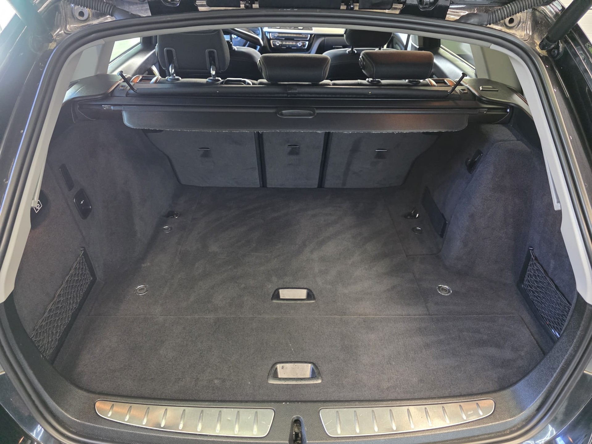 BMW 320d xDrive Touring Edition Luxury Line Steptronic-image-11