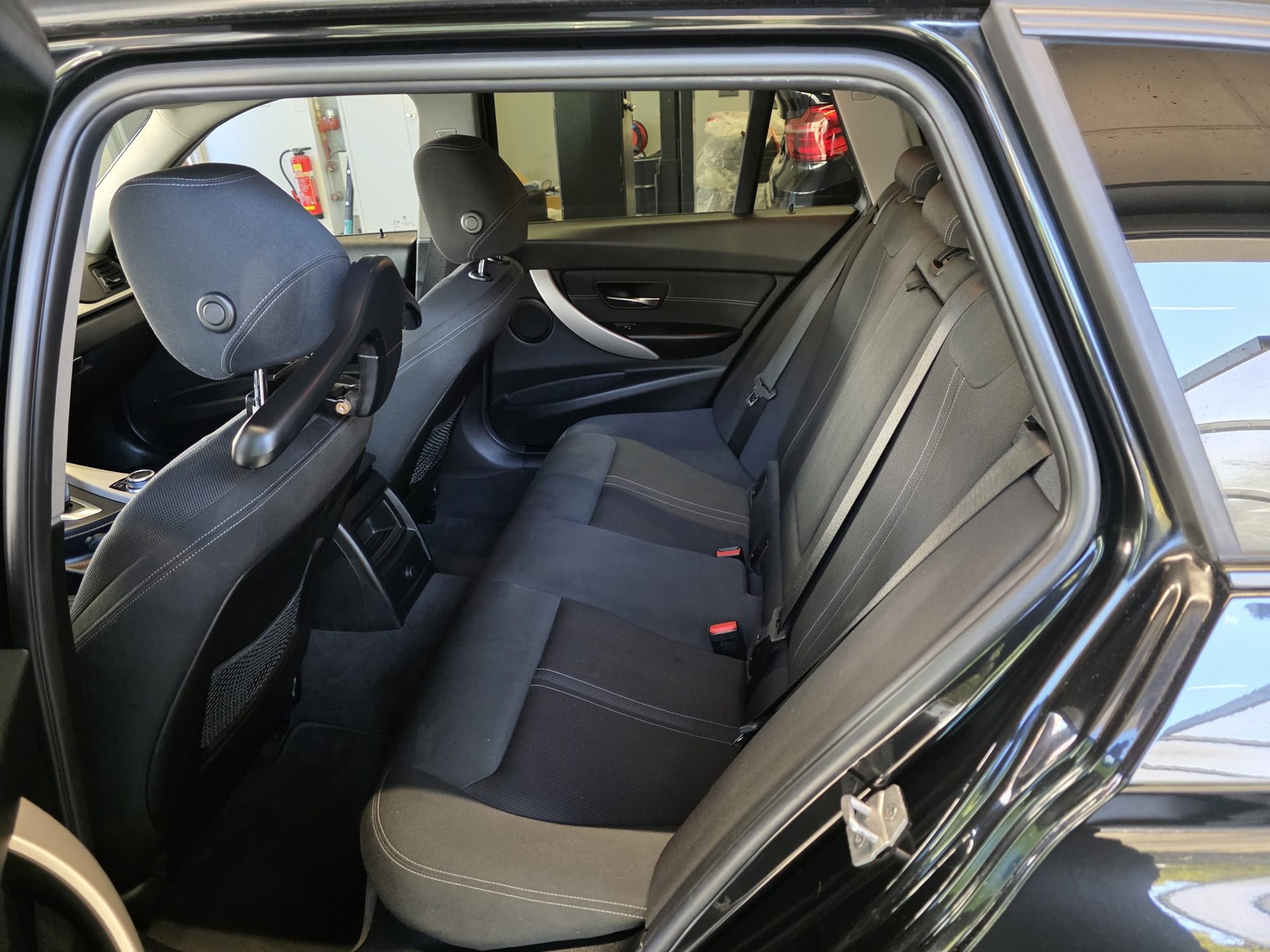 BMW 320d xDrive Touring Edition Luxury Line Steptronic-image-10