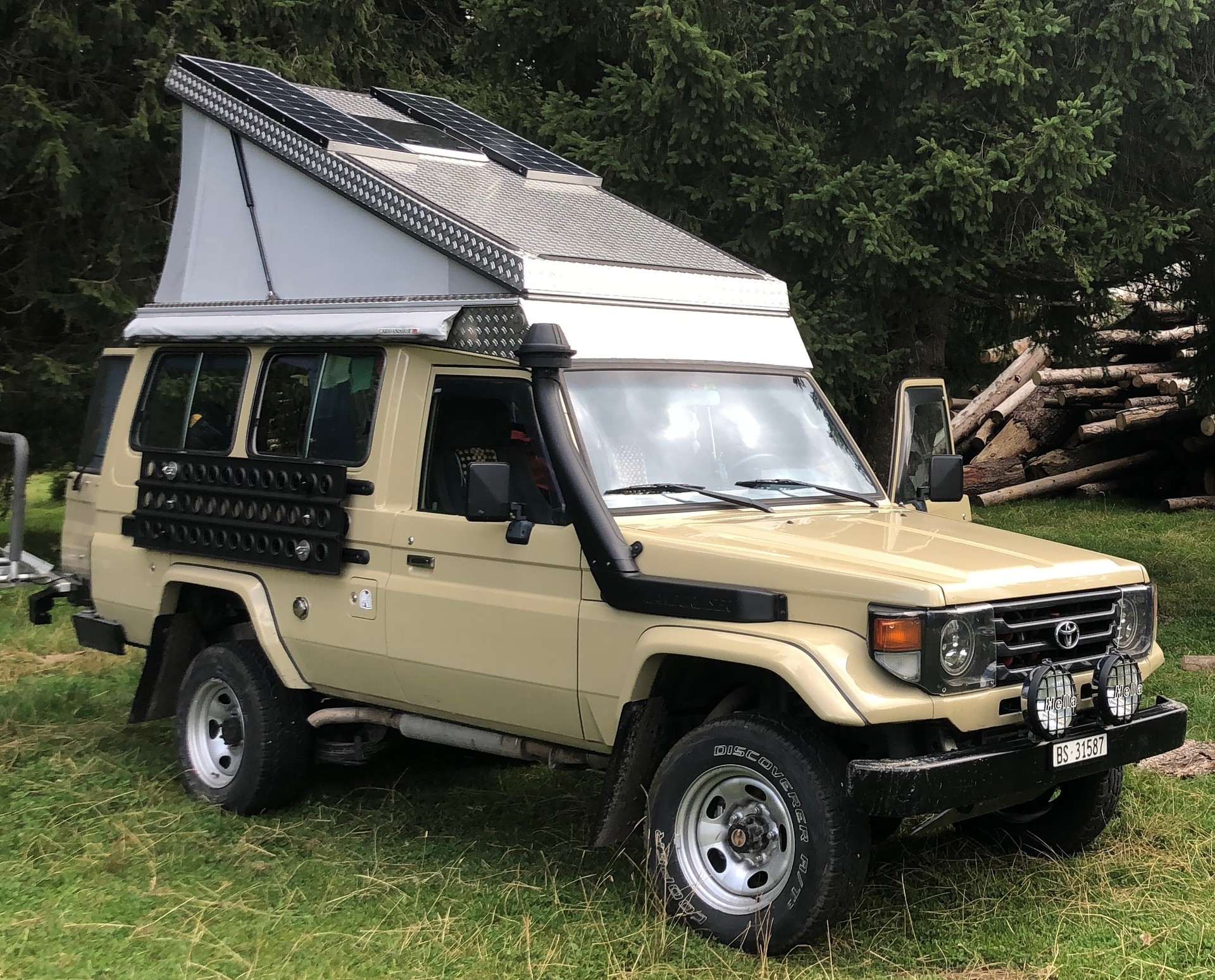 TOYOTA Land Cruiser HZJ 78