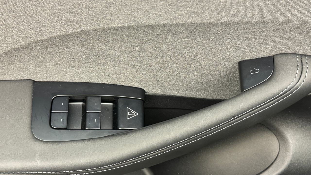 TESLA Model 3 RWD-image-8