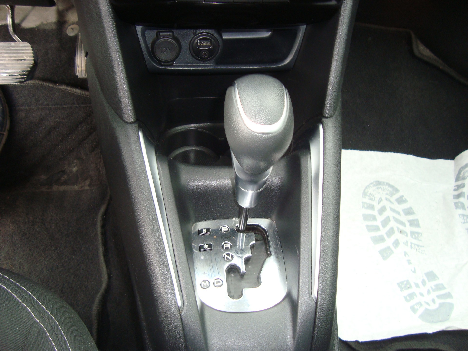 PEUGEOT 208 1.2 PureTech Active EAT6-image-8