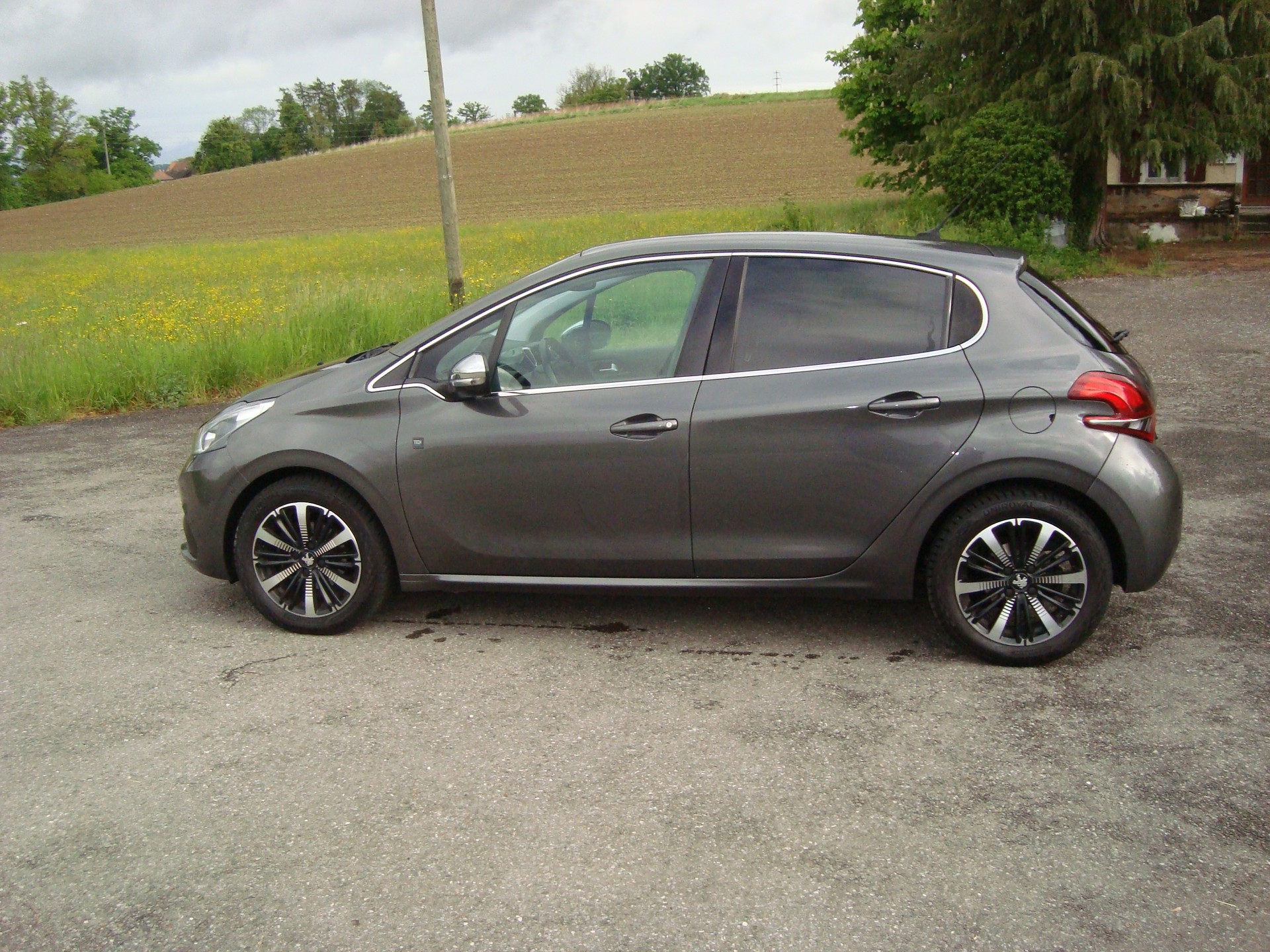 PEUGEOT 208 1.2 PureTech Active EAT6-image-4