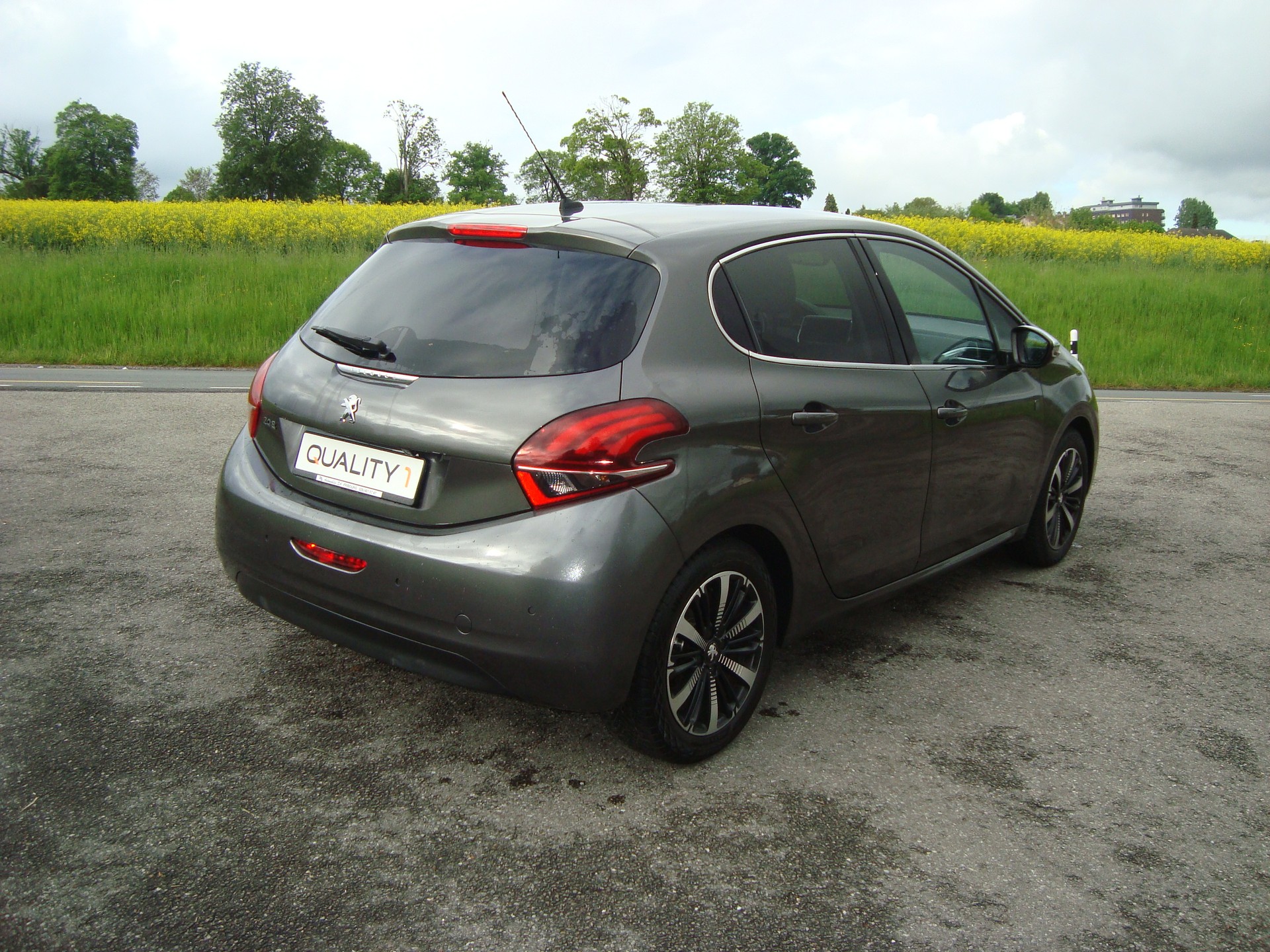 PEUGEOT 208 1.2 PureTech Active EAT6-image-2