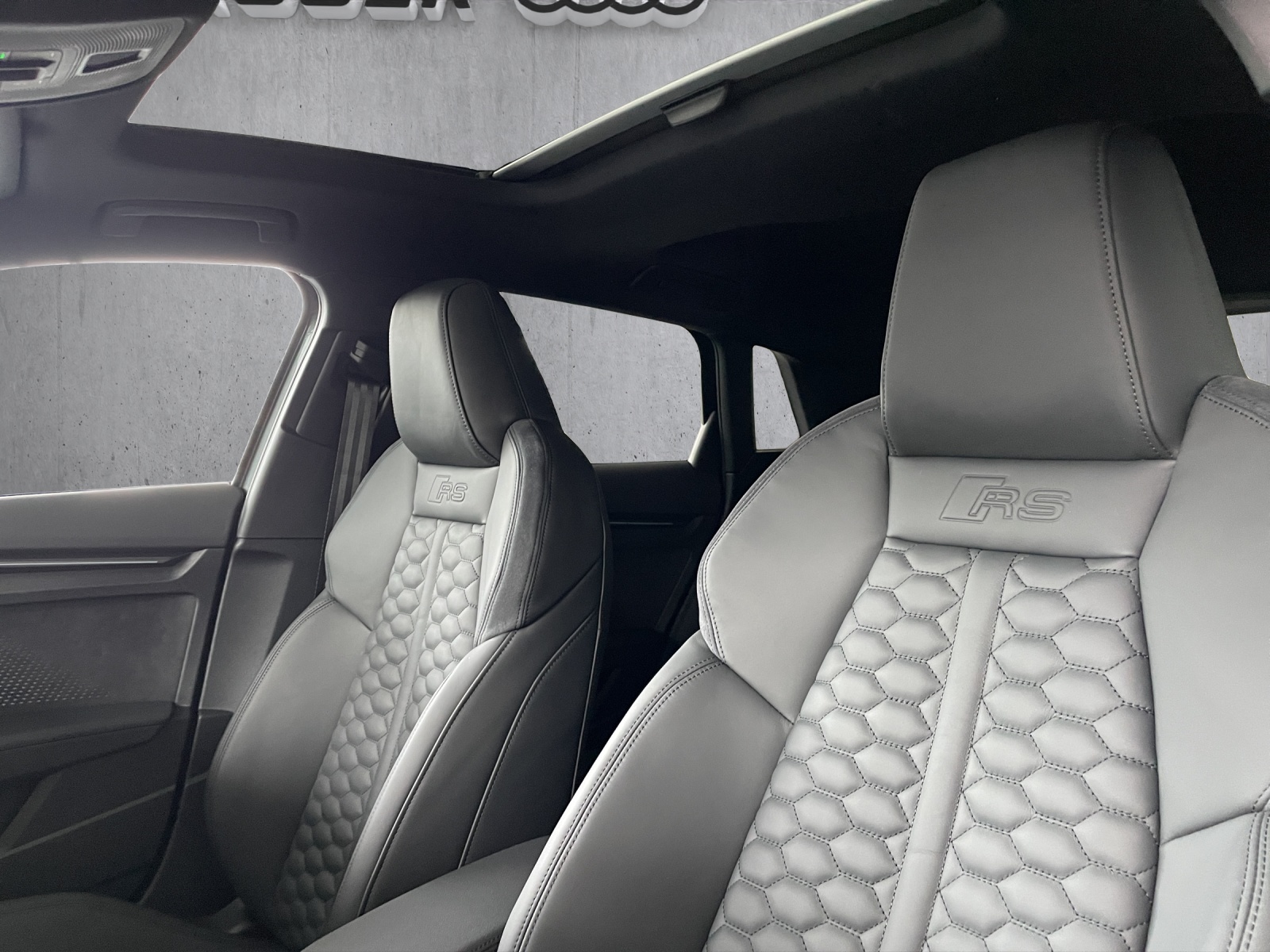 AUDI RS3 Sportback 2.5 TSI quattro S-tronic-image-16