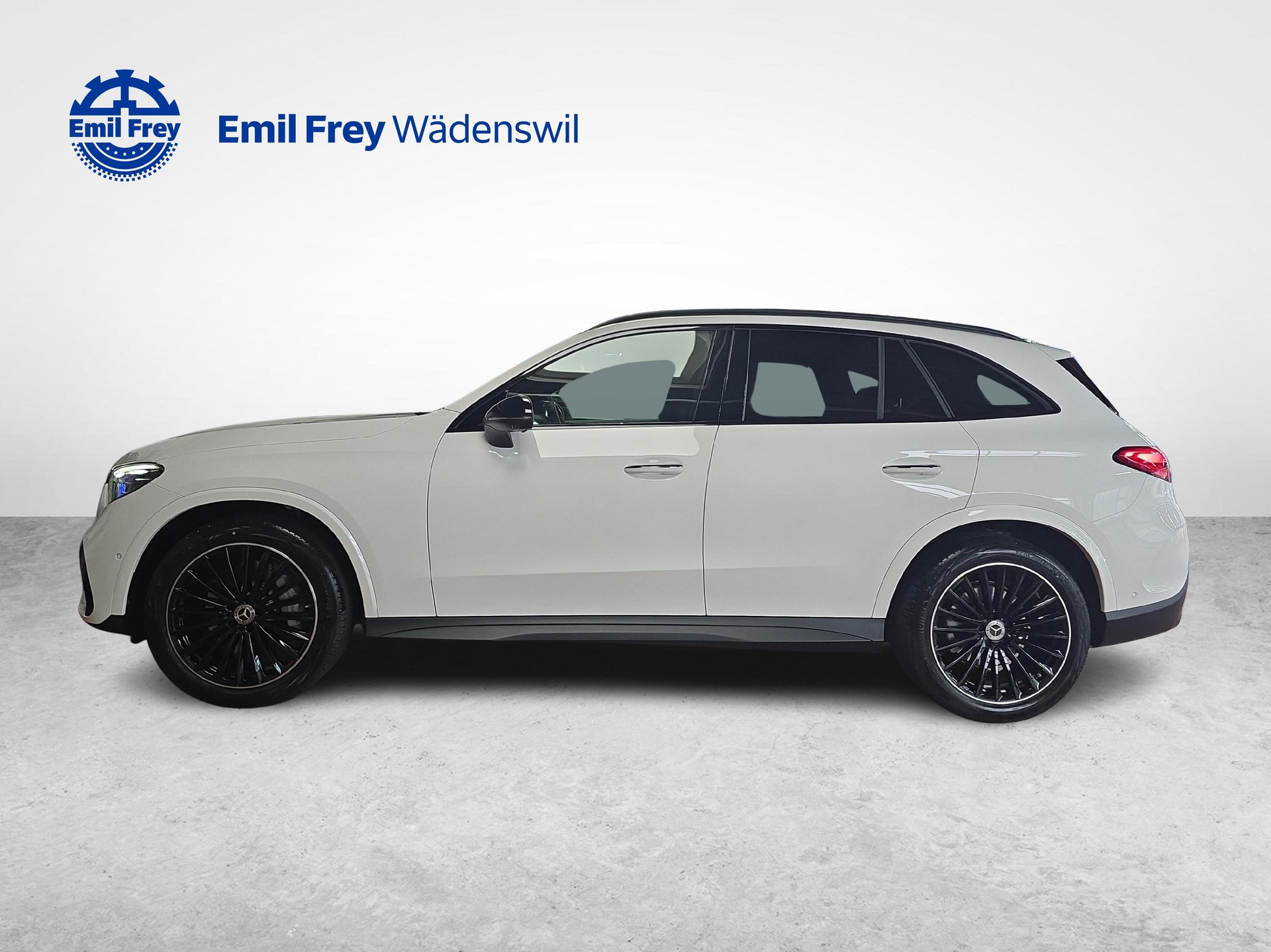 MERCEDES-BENZ GLC 300 4MATIC AMG Line-showroom-element-1