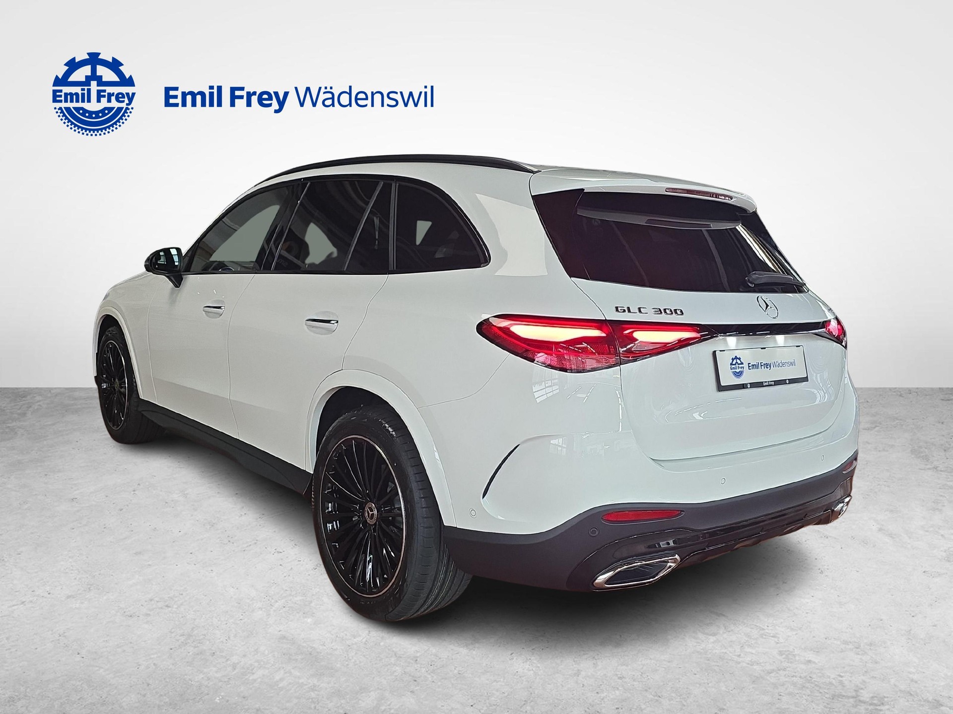 MERCEDES-BENZ GLC 300 4MATIC AMG Line-showroom-element-2