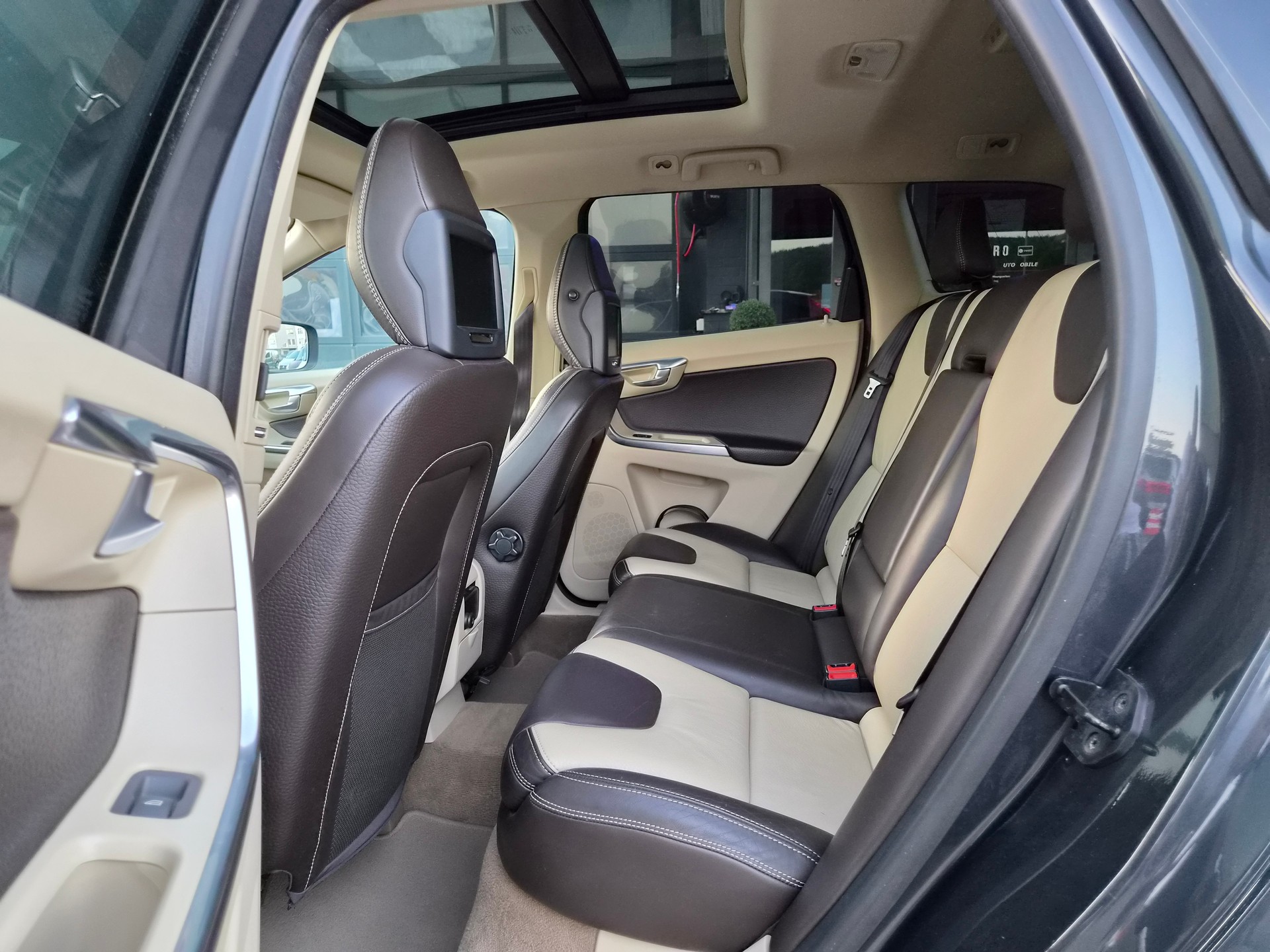 VOLVO XC60 D4 AWD Summum Geartronic-image-13