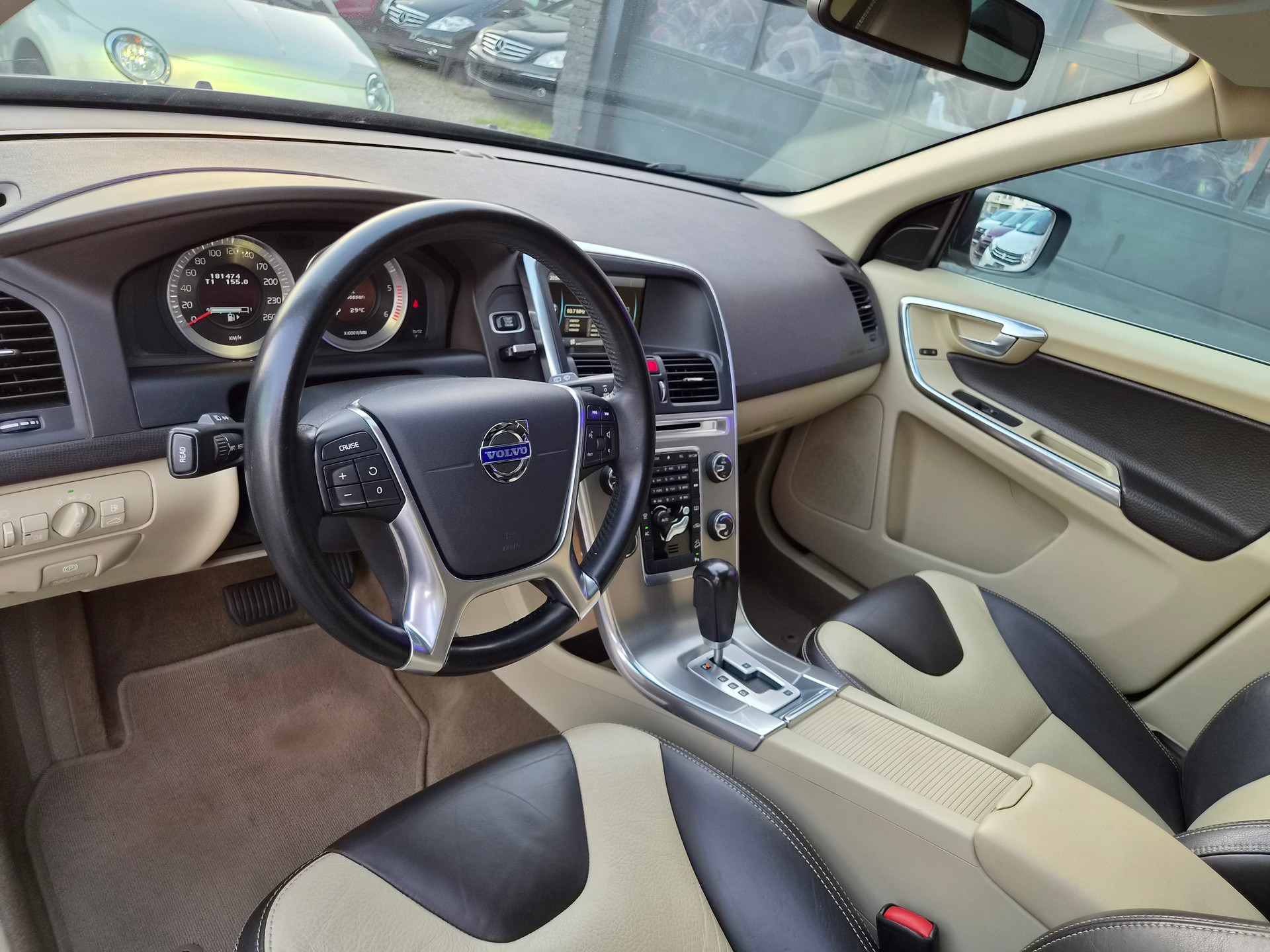 VOLVO XC60 D4 AWD Summum Geartronic-image-10