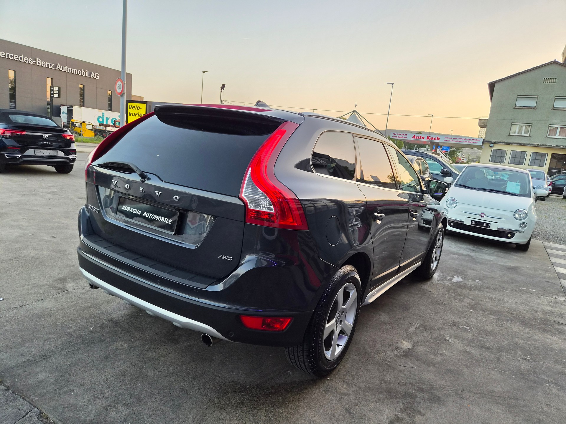 VOLVO XC60 D4 AWD Summum Geartronic-image-6