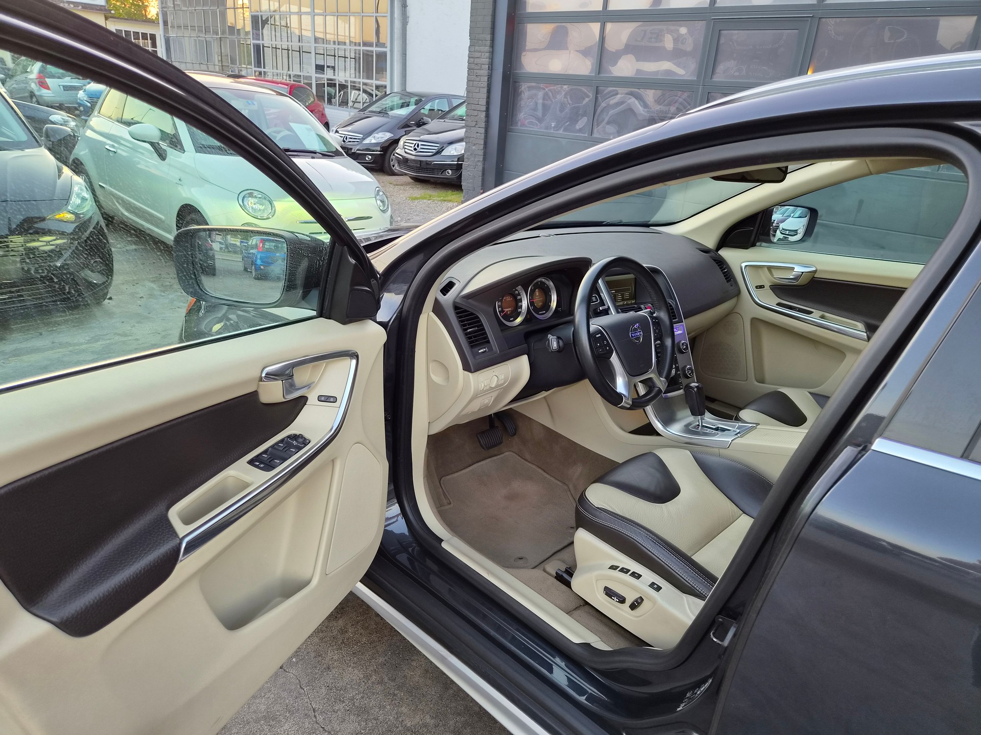 VOLVO XC60 D4 AWD Summum Geartronic-image-9