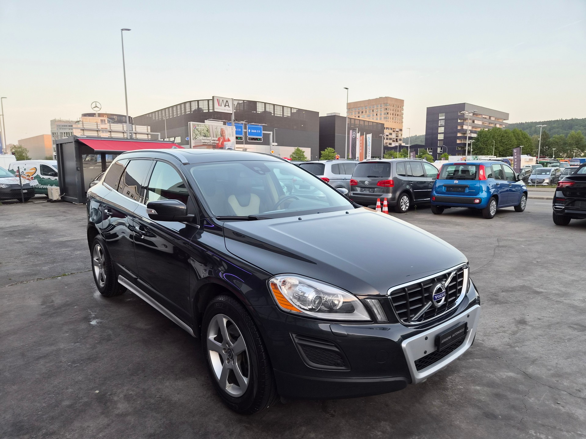 VOLVO XC60 D4 AWD Summum Geartronic-image-7