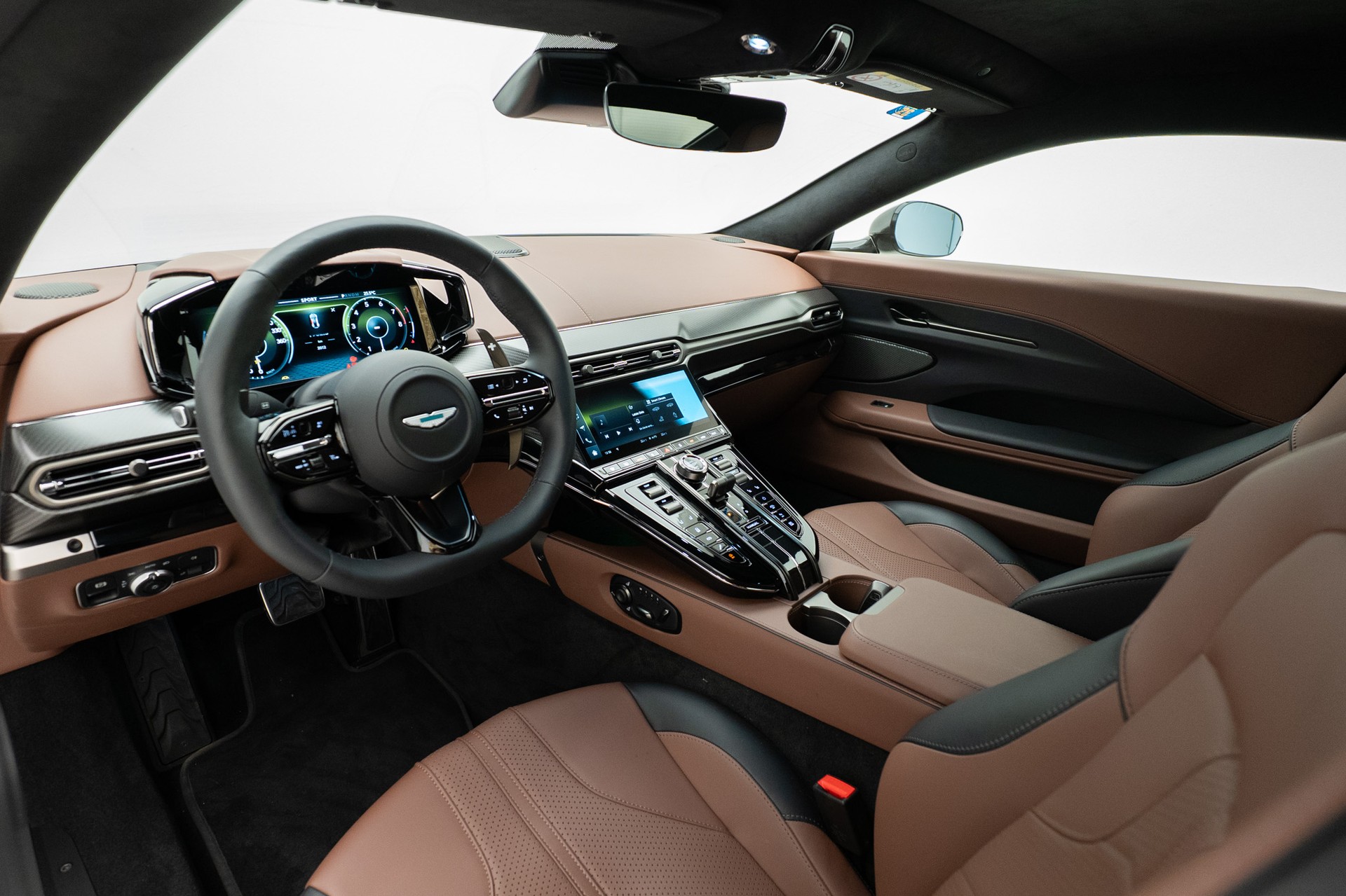 ASTON MARTIN V8 Vantage-image-5