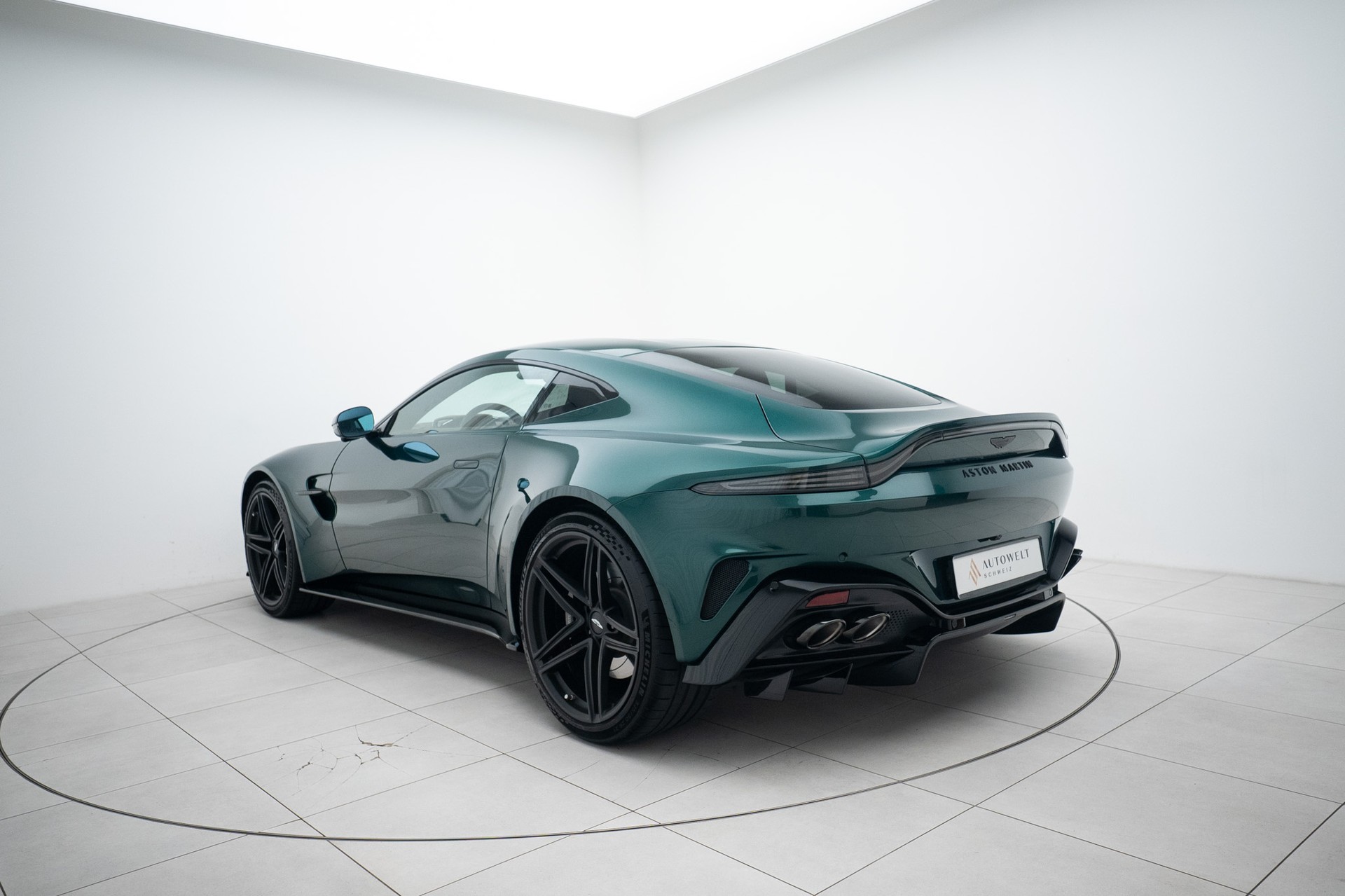 ASTON MARTIN V8 Vantage-showroom-element-2