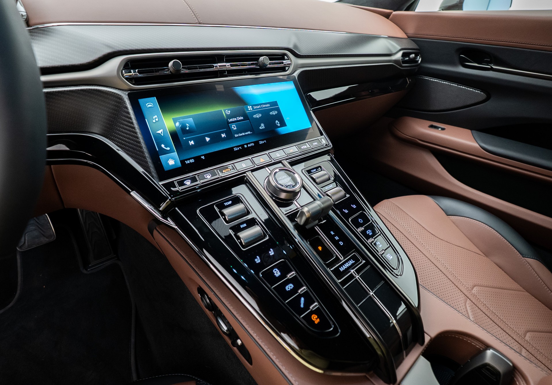ASTON MARTIN V8 Vantage-image-8