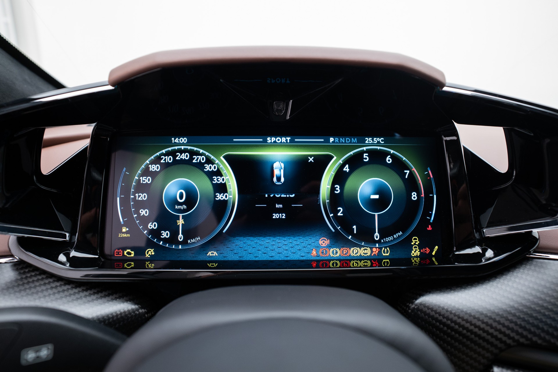 ASTON MARTIN V8 Vantage-image-12