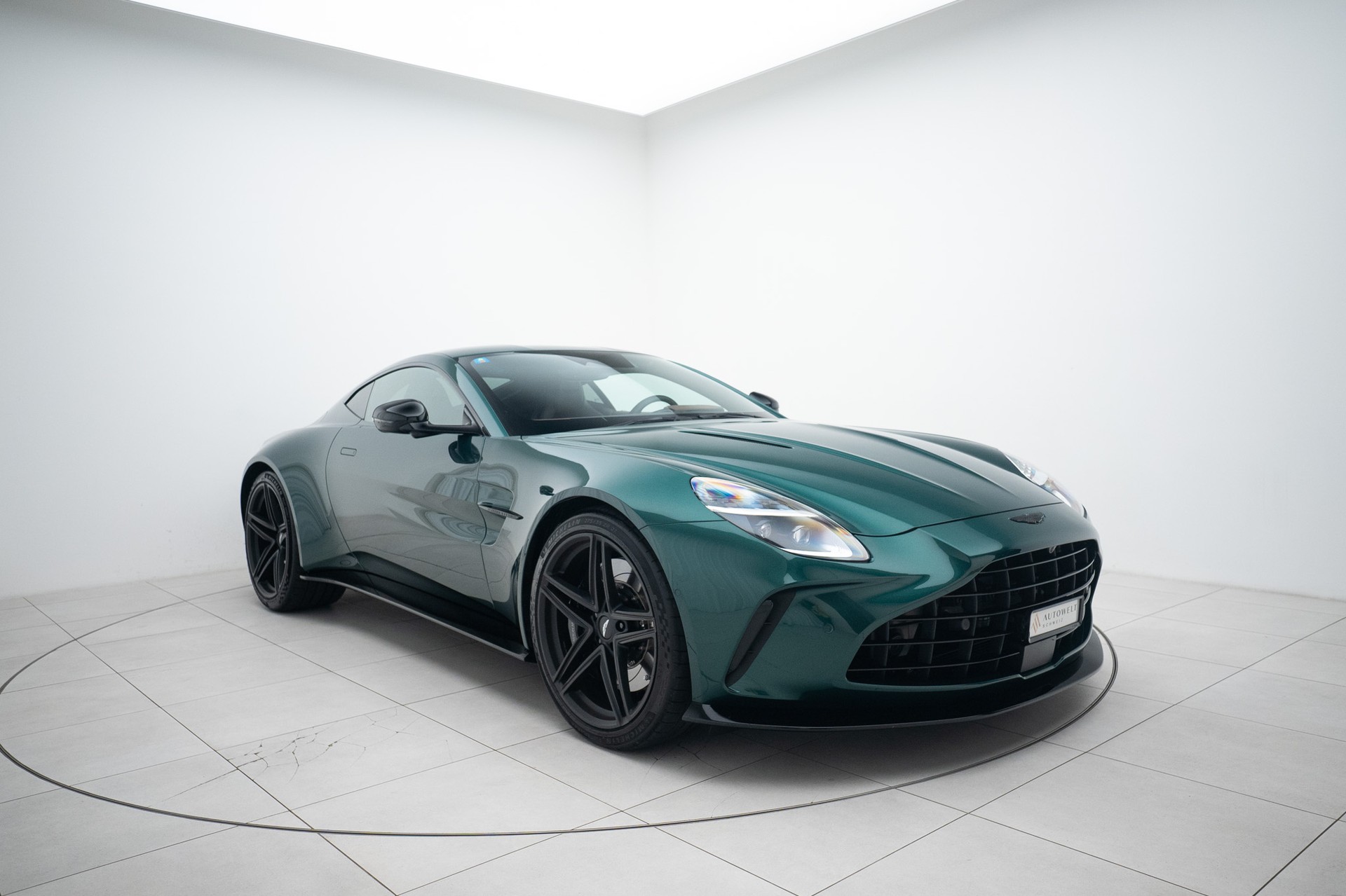 ASTON MARTIN V8 Vantage