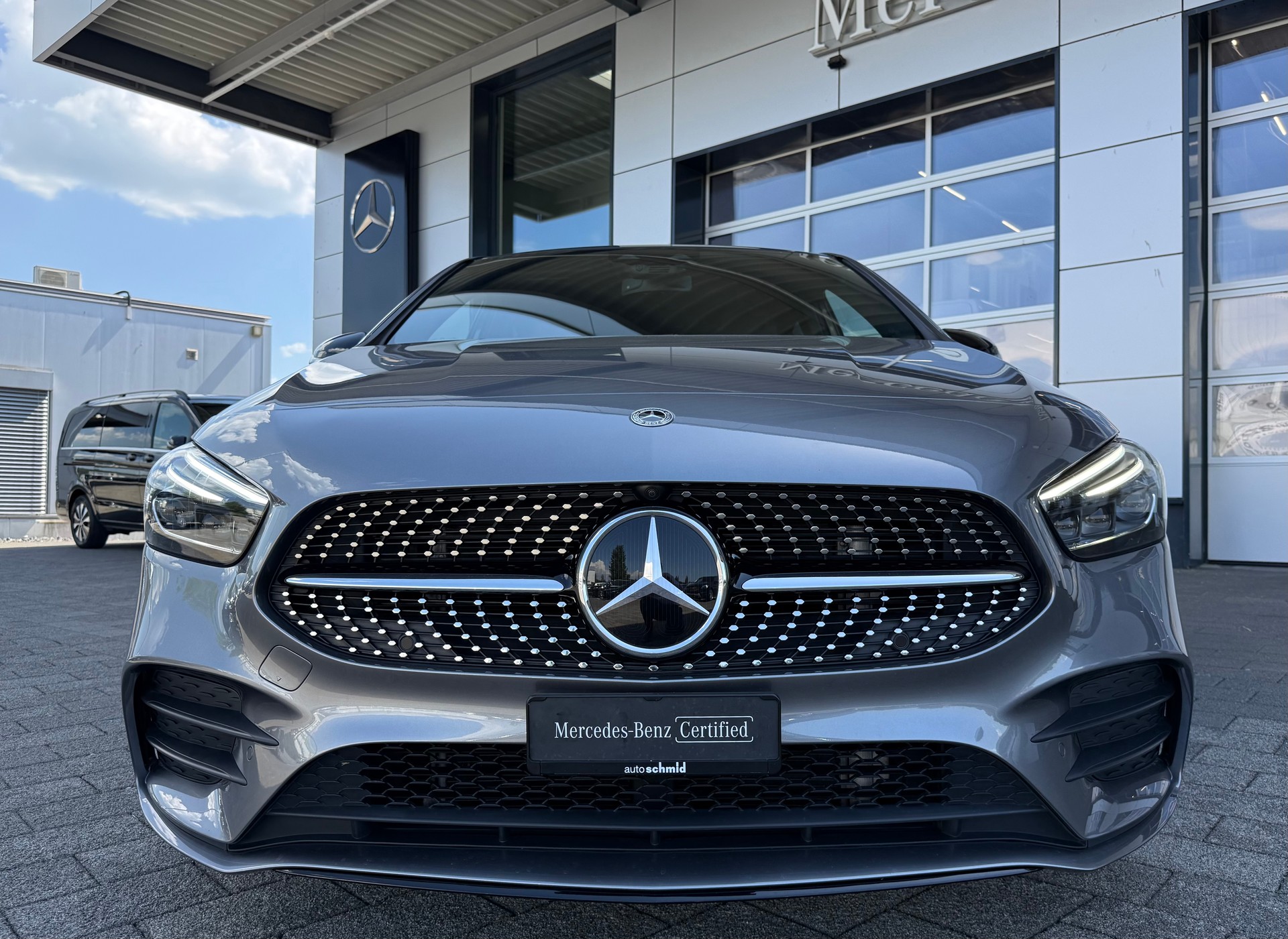 MERCEDES-BENZ B 220 4Matic AMG Line 7G-DCT-showroom-element-2