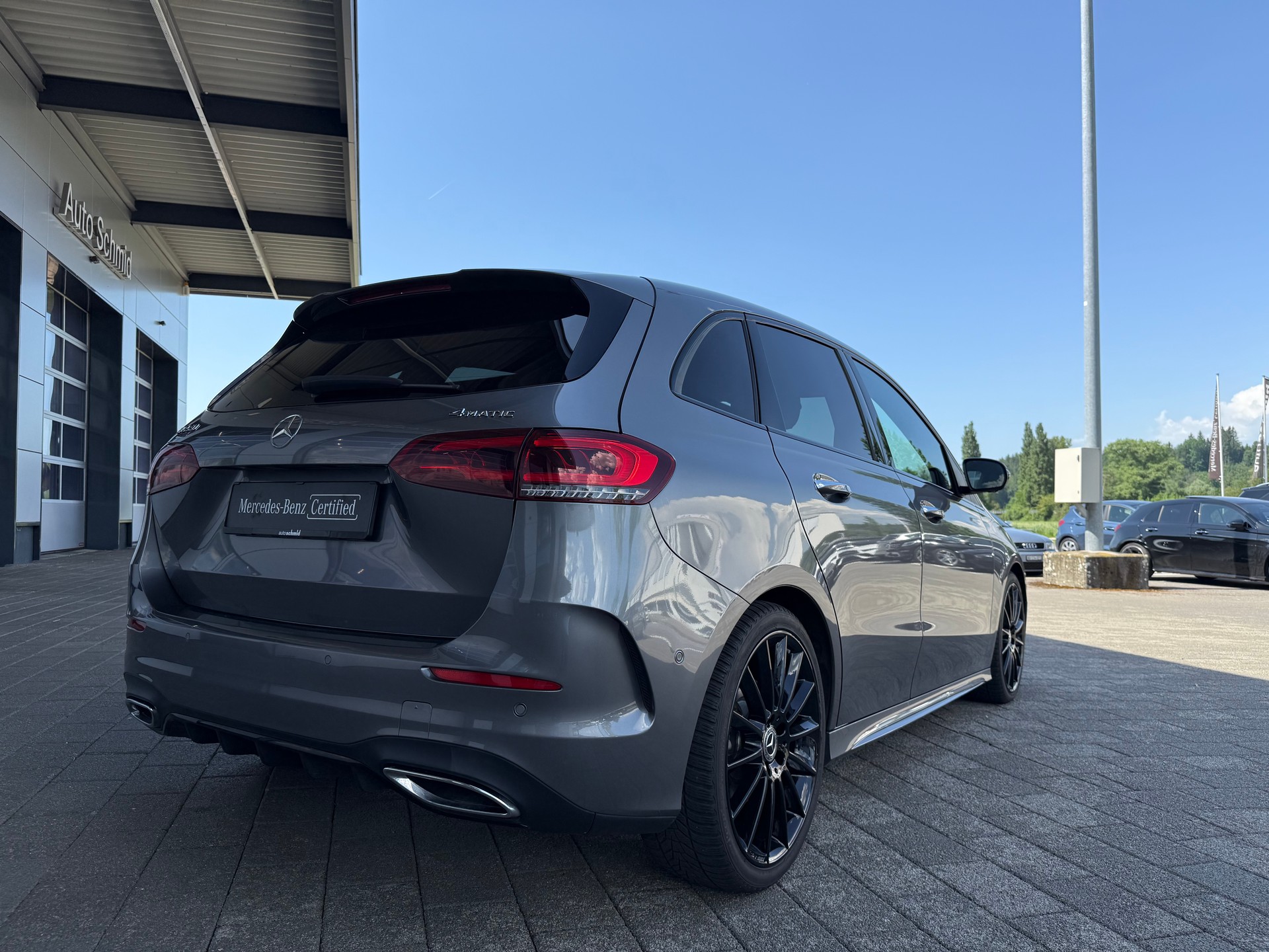 MERCEDES-BENZ B 220 4Matic AMG Line 7G-DCT-showroom-element-1