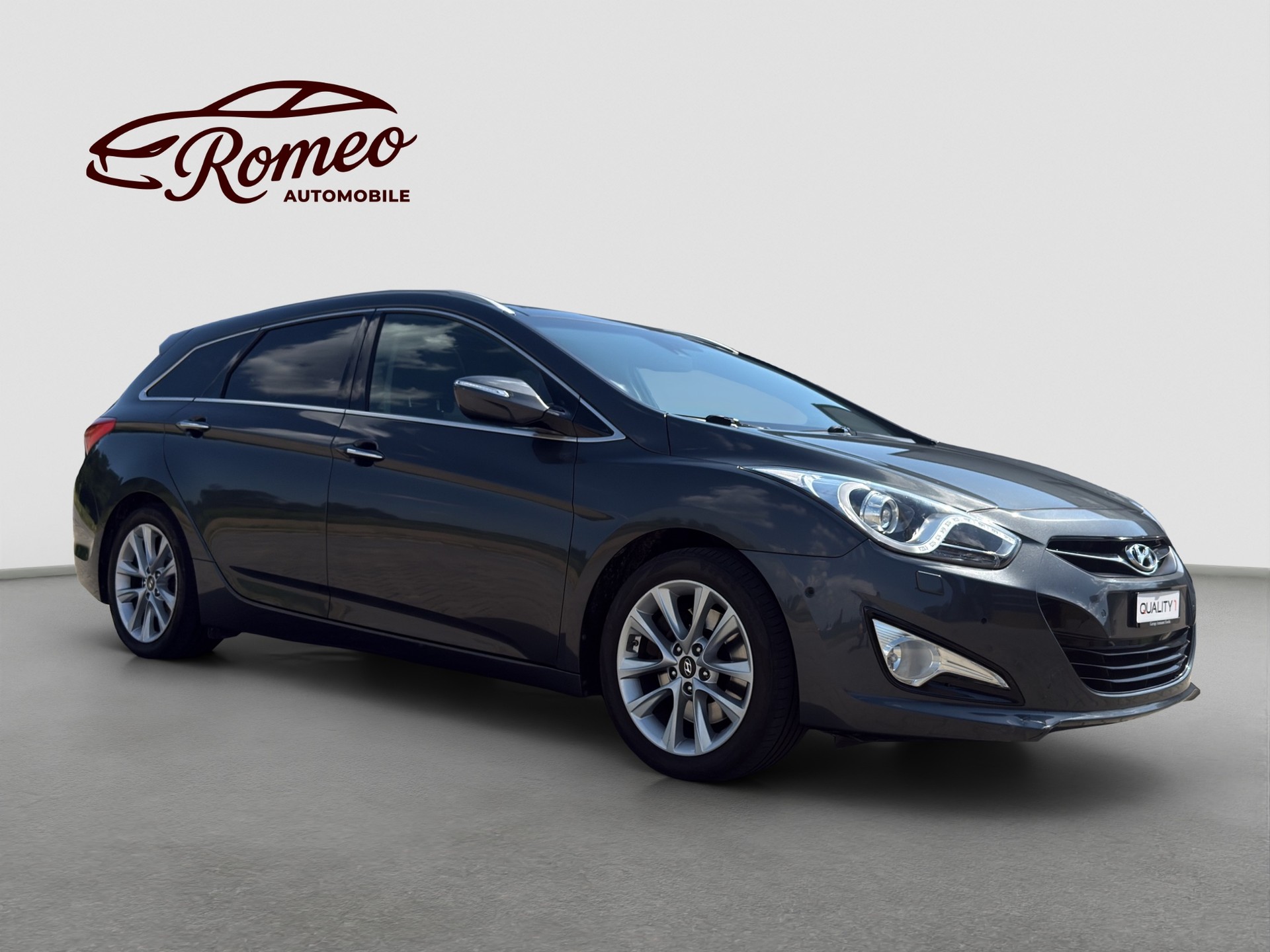 HYUNDAI i40 Wagon 1.7 CRDI Premium Automatic ** Frisch ab MFK und Service ** Panorama -Schiebedach **-image-4