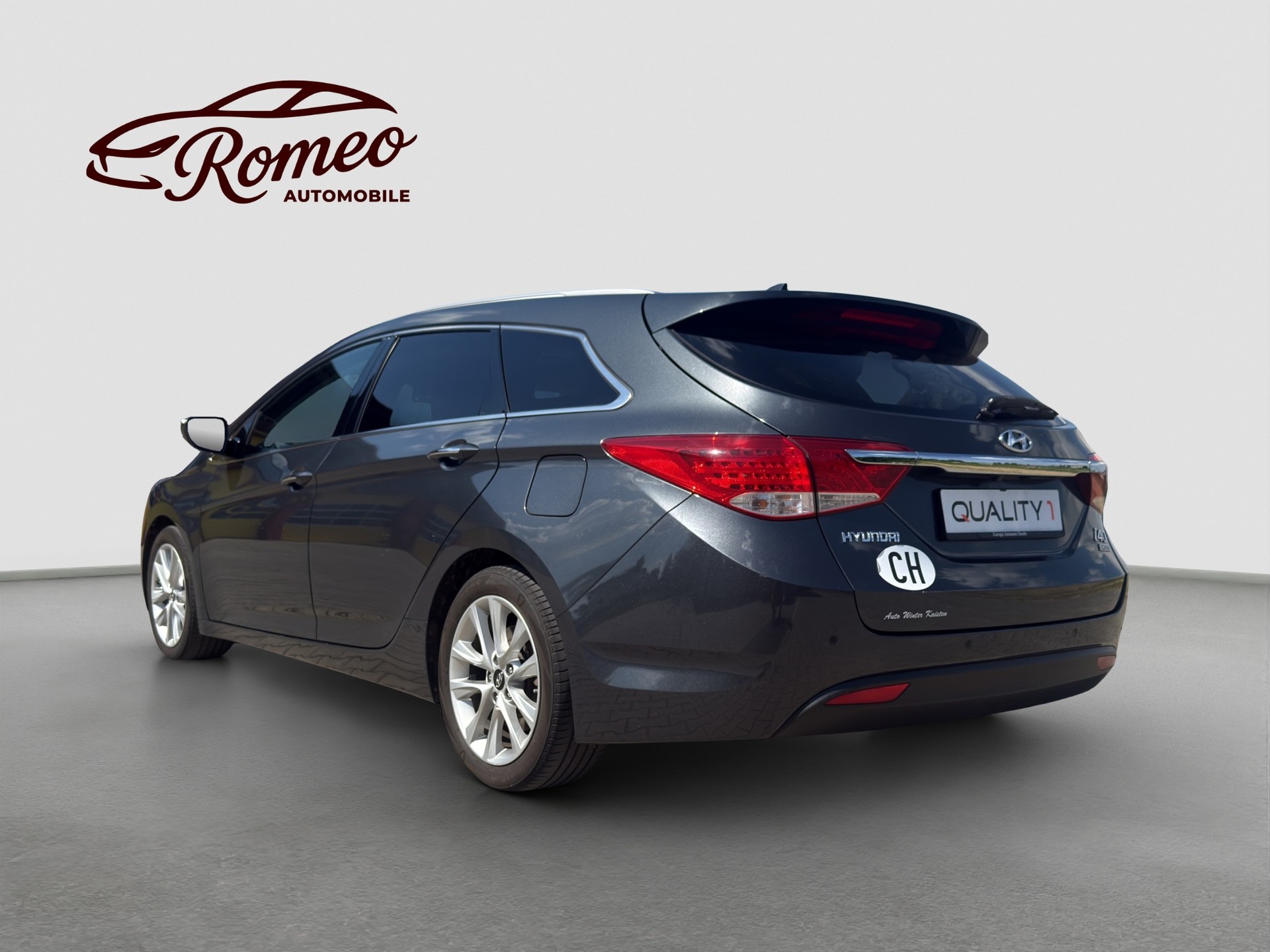 HYUNDAI i40 Wagon 1.7 CRDI Premium Automatic ** Frisch ab MFK und Service ** Panorama -Schiebedach **-image-1