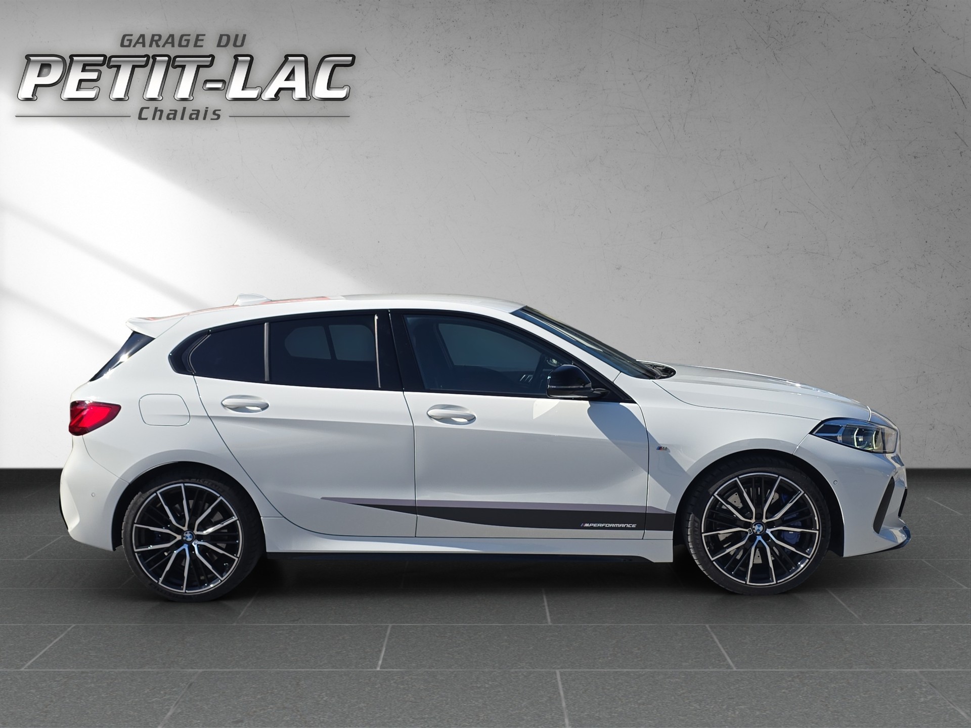BMW M135i xDrive Steptronic-image-2