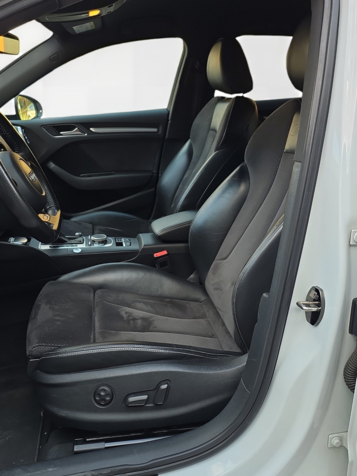 AUDI A3 Sportback 1.4 e-tron Attraction S-tronic-image-12