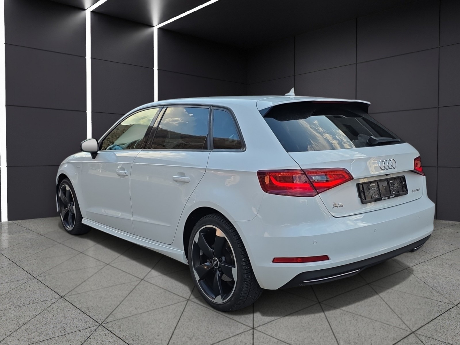 AUDI A3 Sportback 1.4 e-tron Attraction S-tronic-image-6