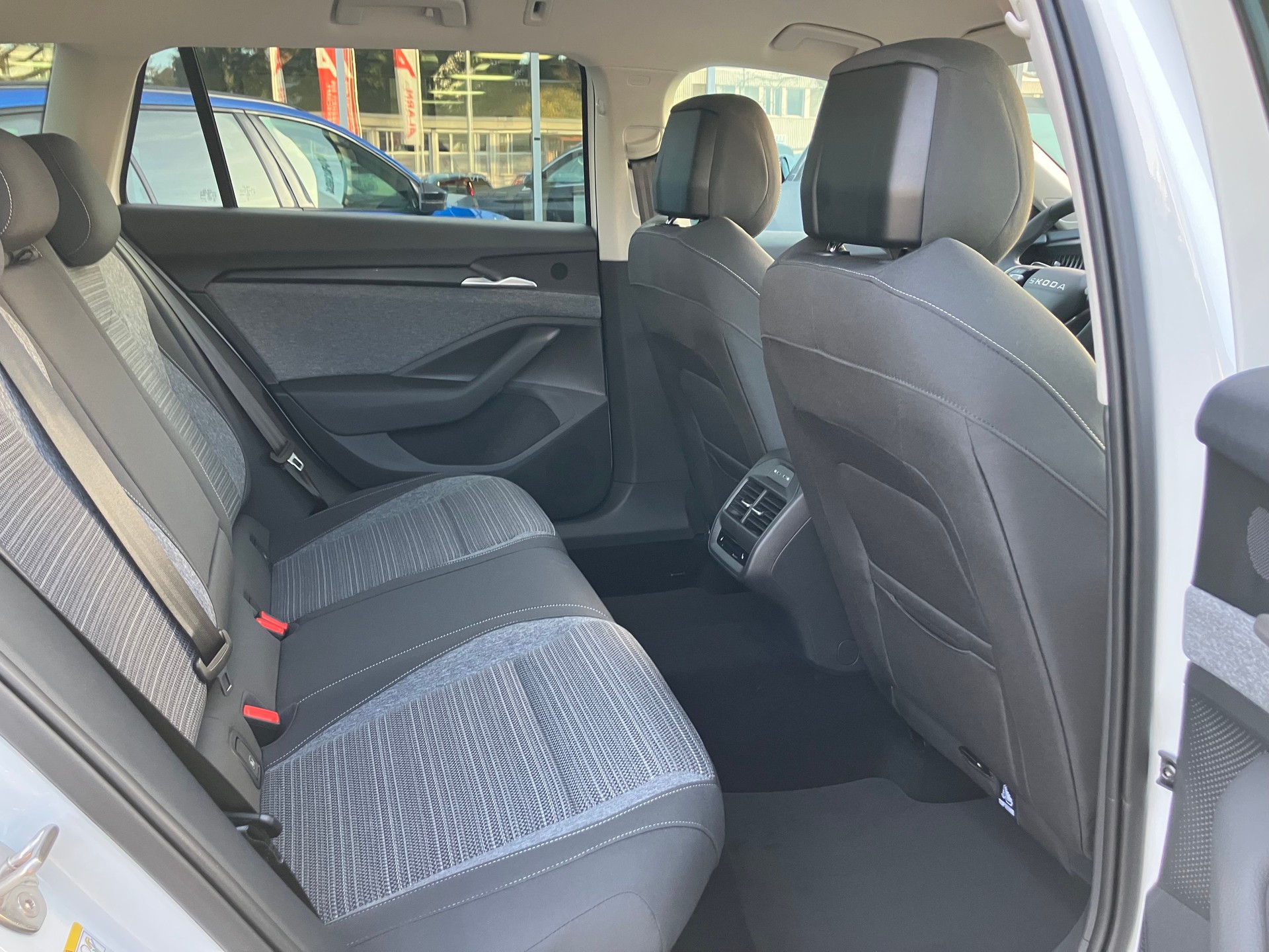SKODA Superb Combi 2.0 TDi Selection 4x4 DSG-image-7