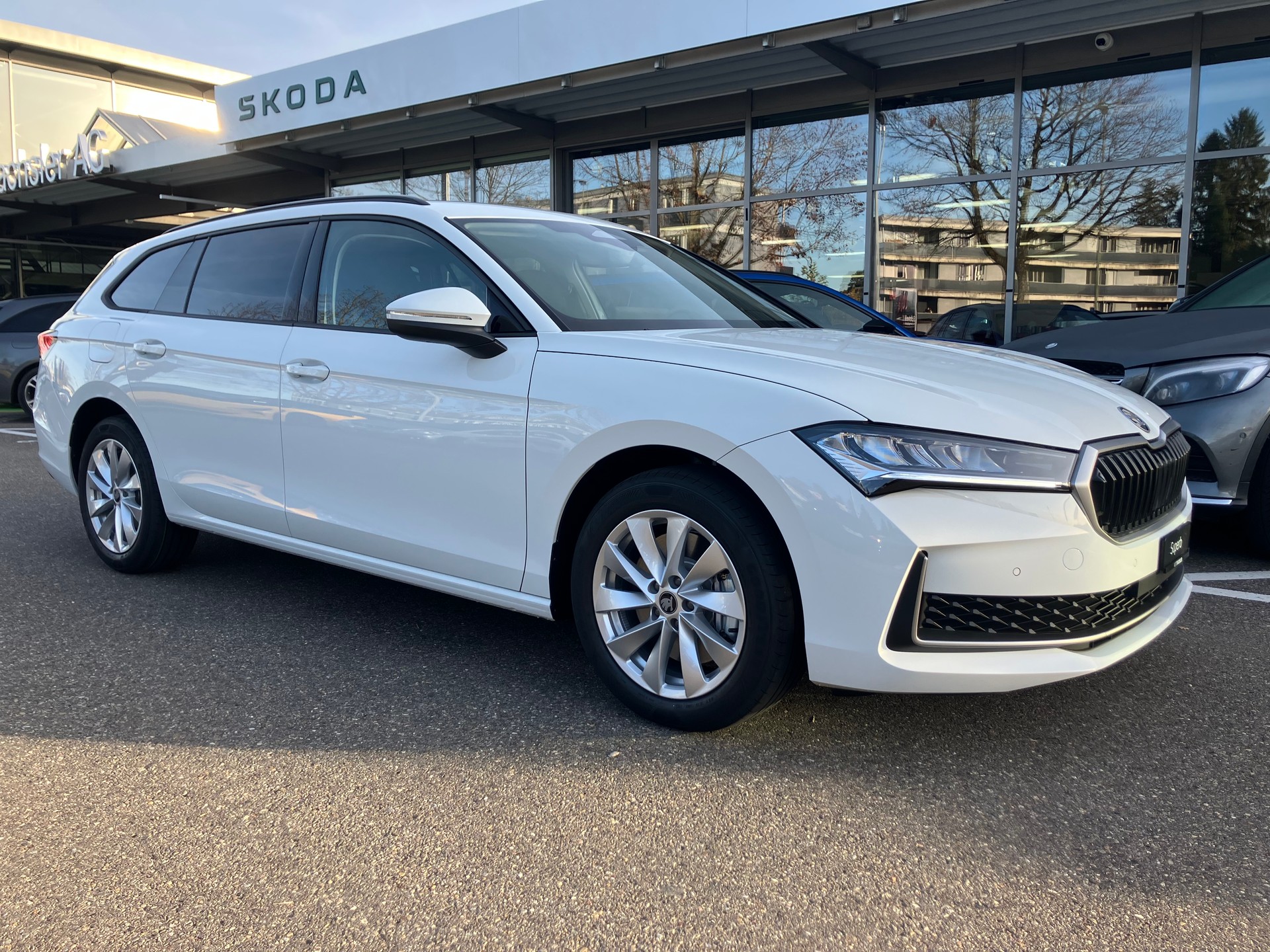 SKODA Superb Combi 2.0 TDi Selection 4x4 DSG-image-1