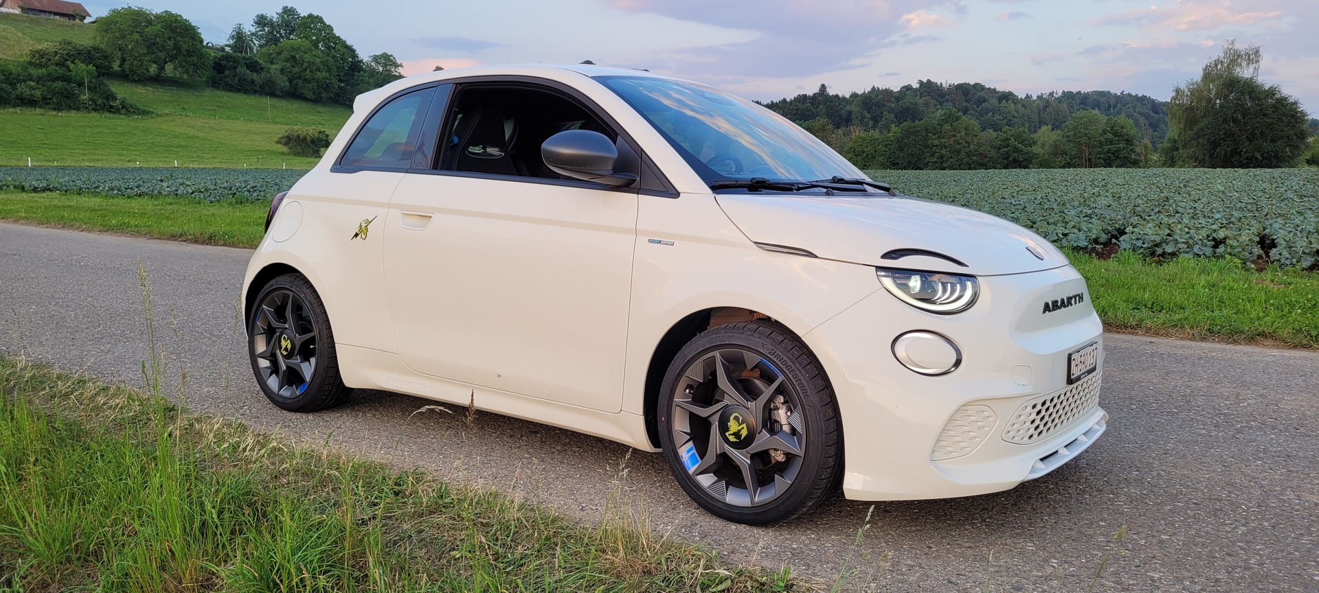 FIAT Abarth 500e-image-4