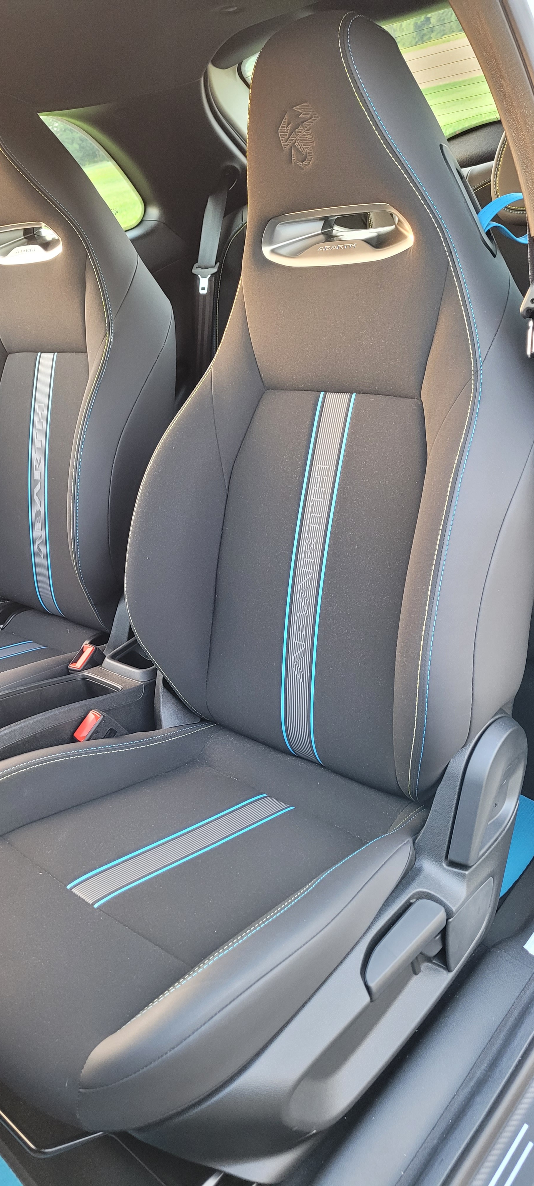 FIAT Abarth 500e-image-9