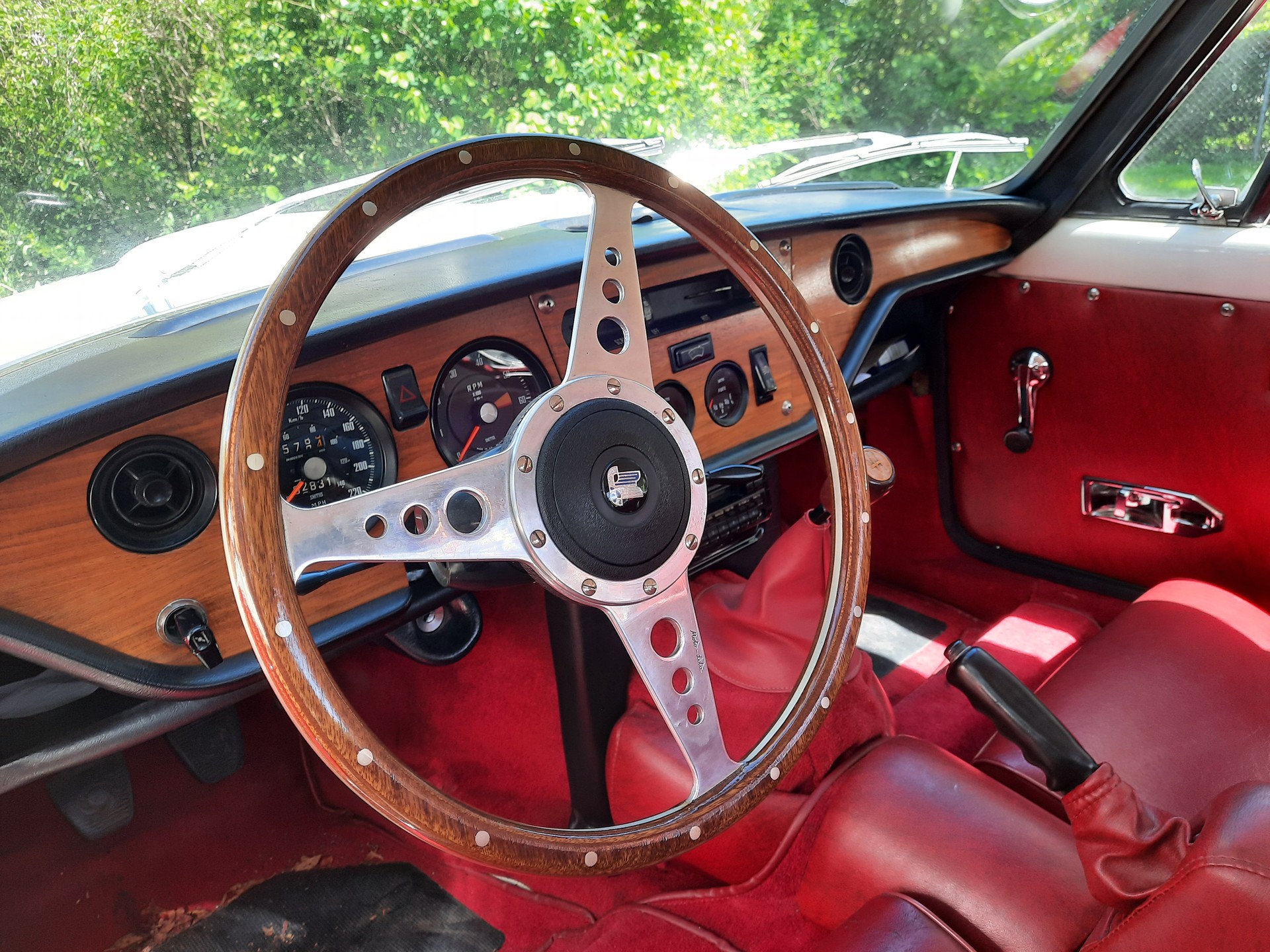TRIUMPH GT6-image-4