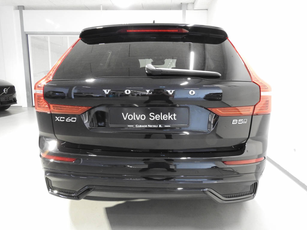 VOLVO XC60 2.0 B5 MH Plus Dark AWD-image-4