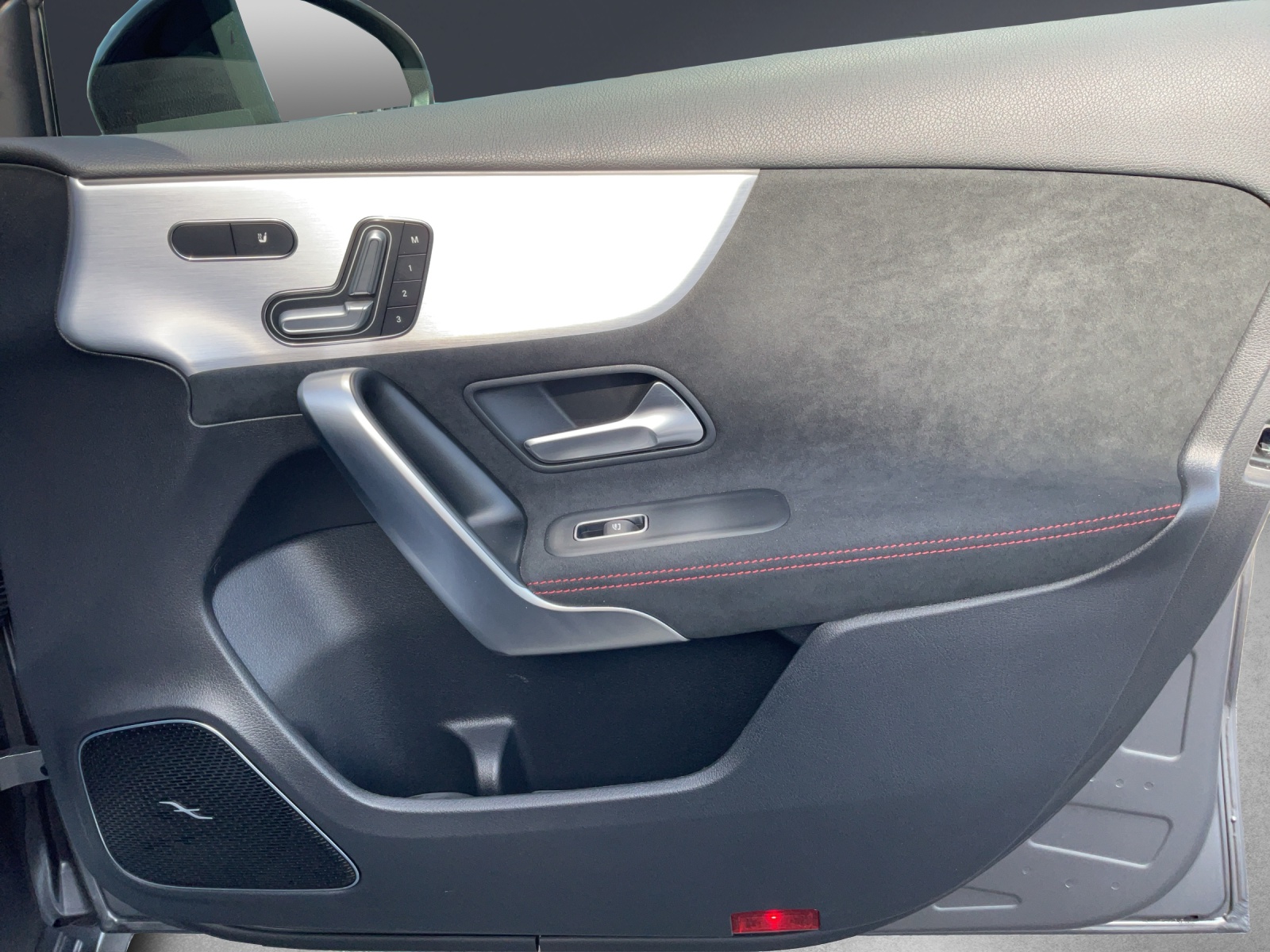 MERCEDES-BENZ A 35 AMG 4Matic-image-10