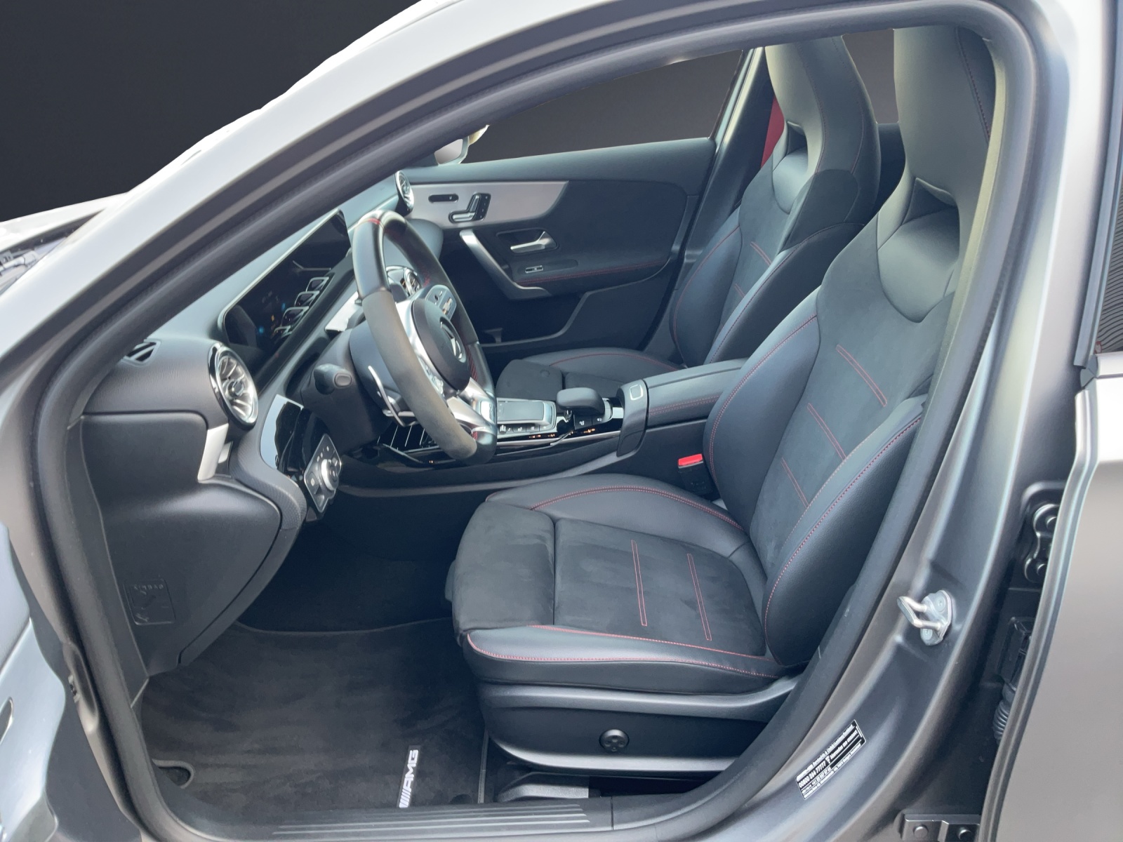 MERCEDES-BENZ A 35 AMG 4Matic-image-6