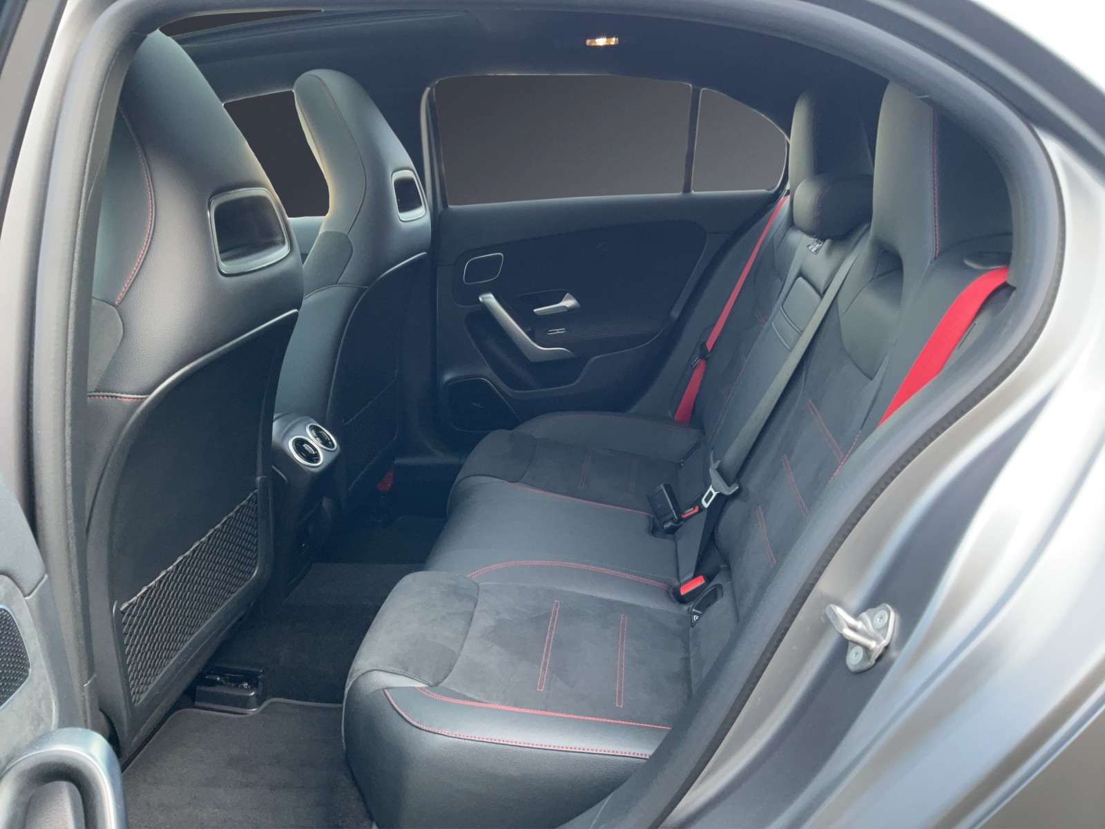 MERCEDES-BENZ A 35 AMG 4Matic-image-15