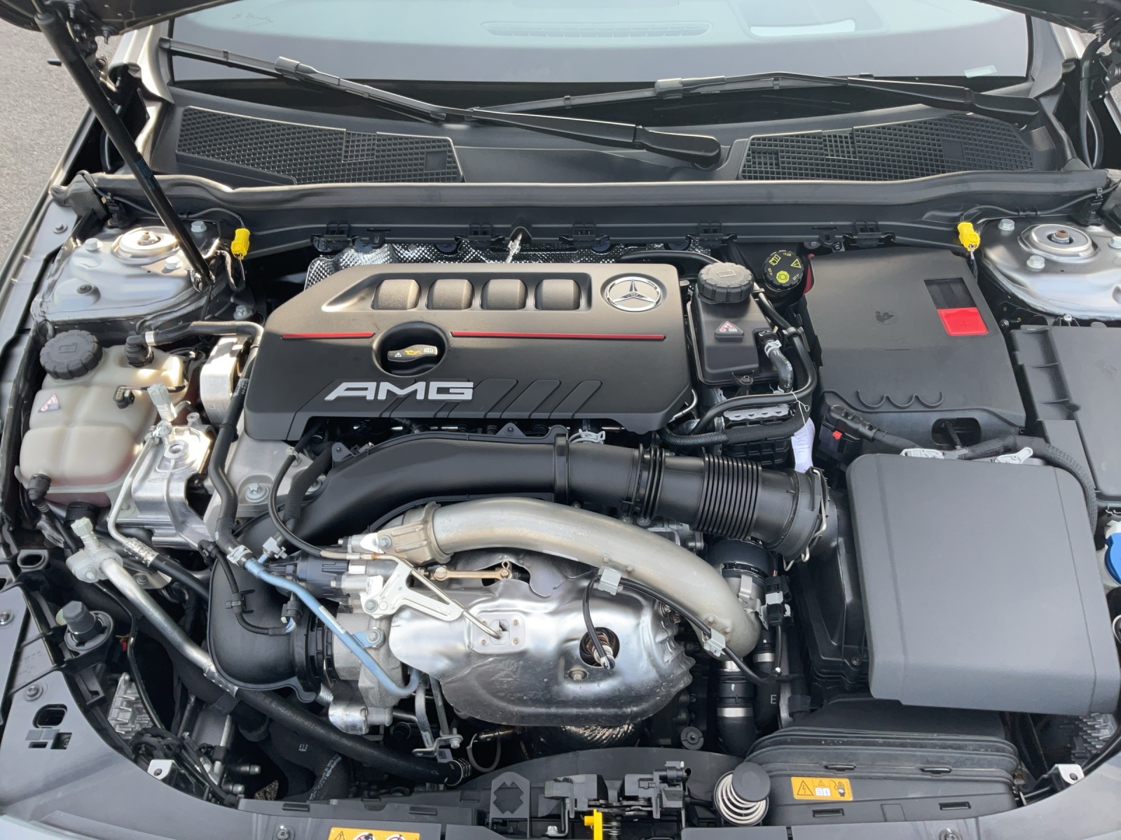 MERCEDES-BENZ A 35 AMG 4Matic-image-17