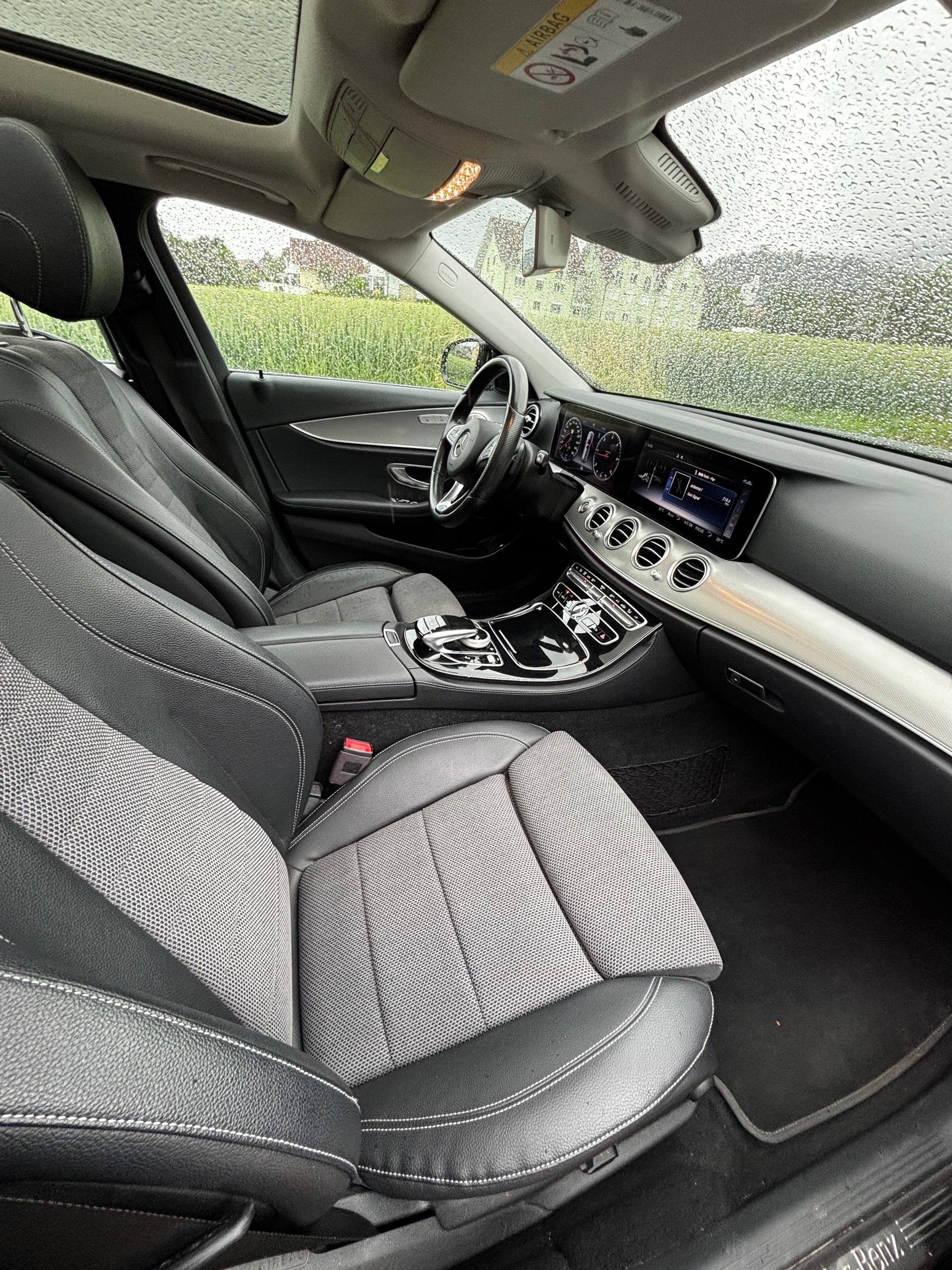 MERCEDES-BENZ E 220 d Exclusive 4Matic 9G-Tronic-image-11