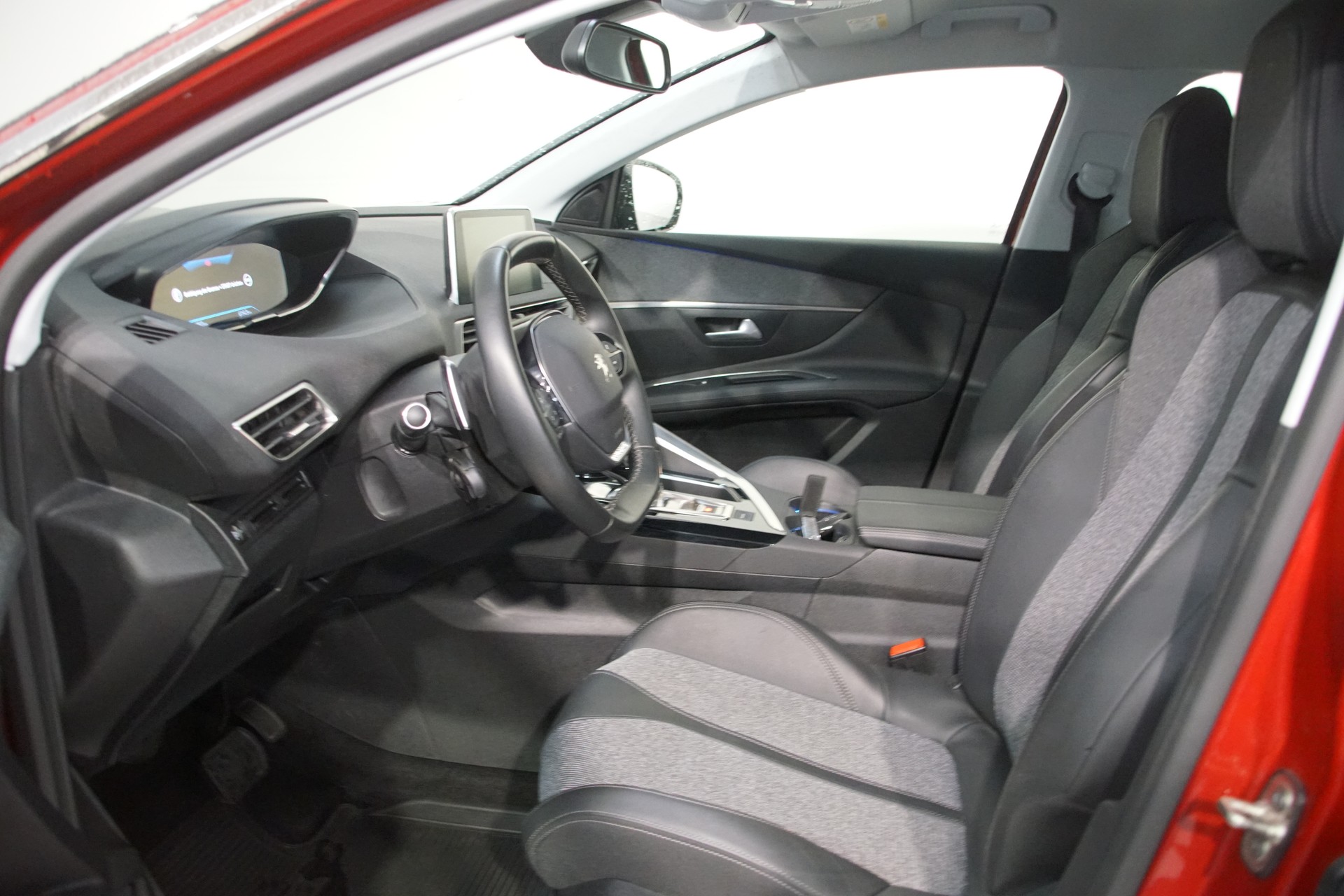 PEUGEOT 3008 1.5 BlueHDi Allure EAT-image-10