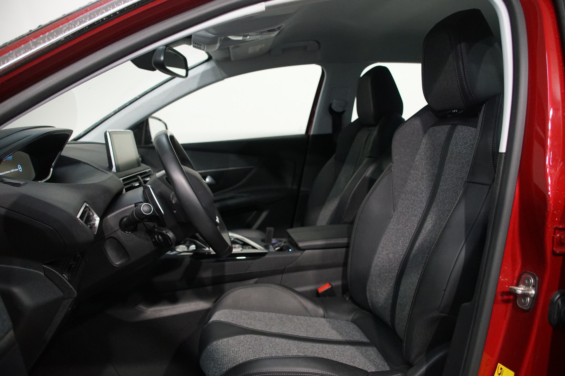 PEUGEOT 3008 1.5 BlueHDi Allure EAT-image-11