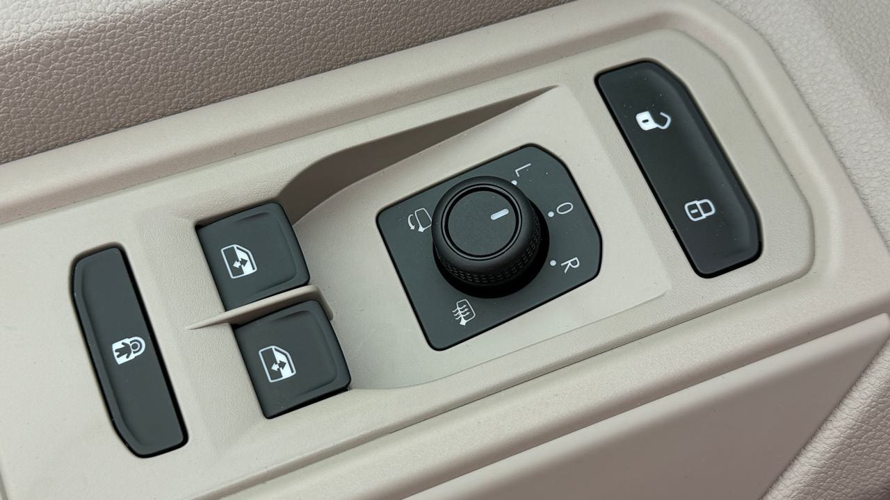 VW Multivan 1.5 eHybrid Life 4Motion DSG-image-8