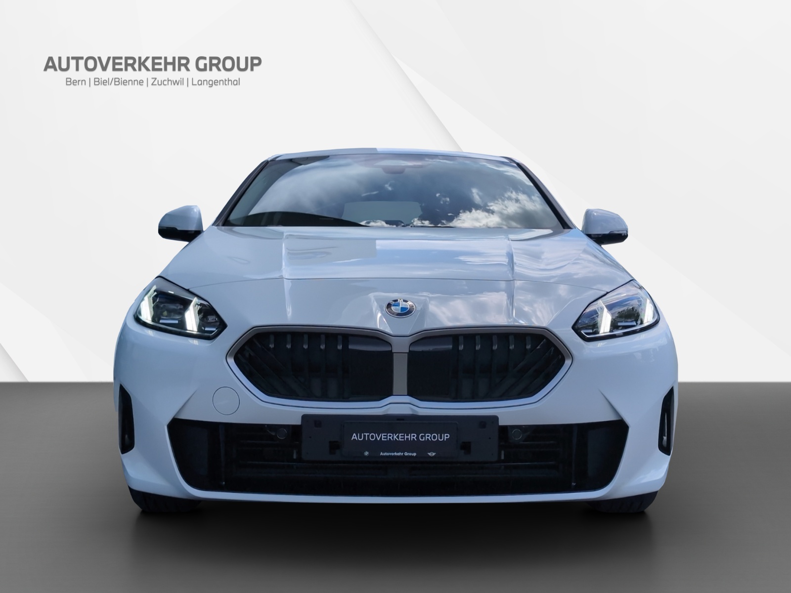 BMW 120 Steptronic-showroom-element-1