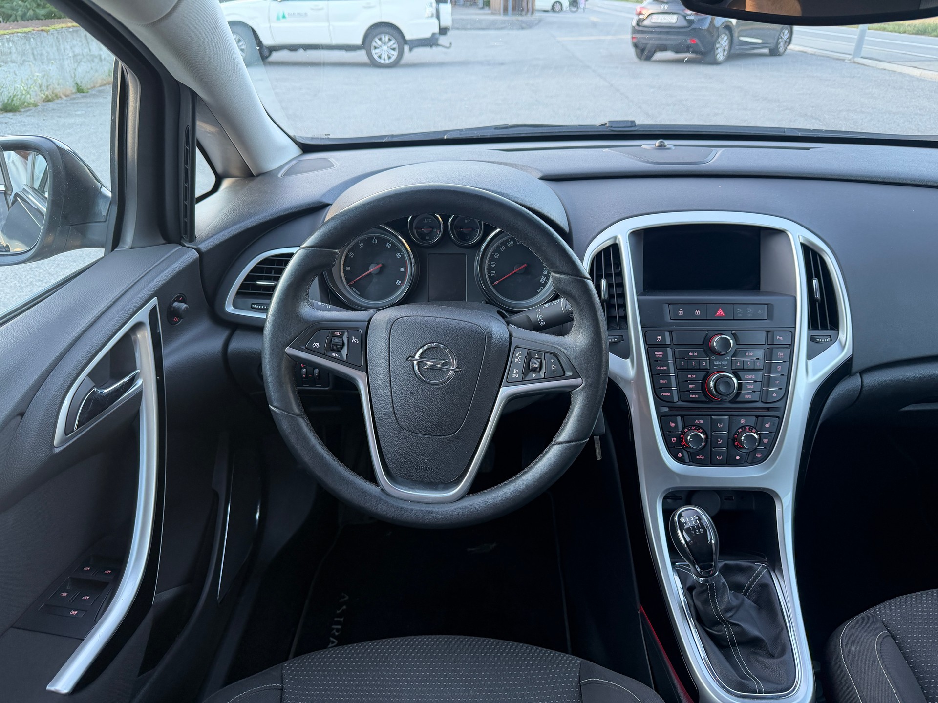 OPEL Astra SportsTourer 1.6i 16V Turbo Cosmo-image-8