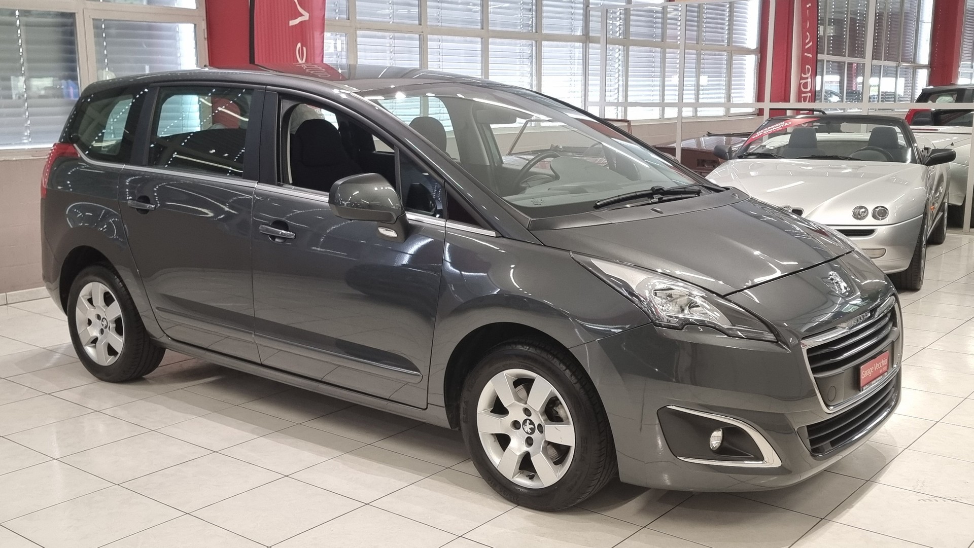 PEUGEOT 5008 1.6 THP 155 Active-image-6